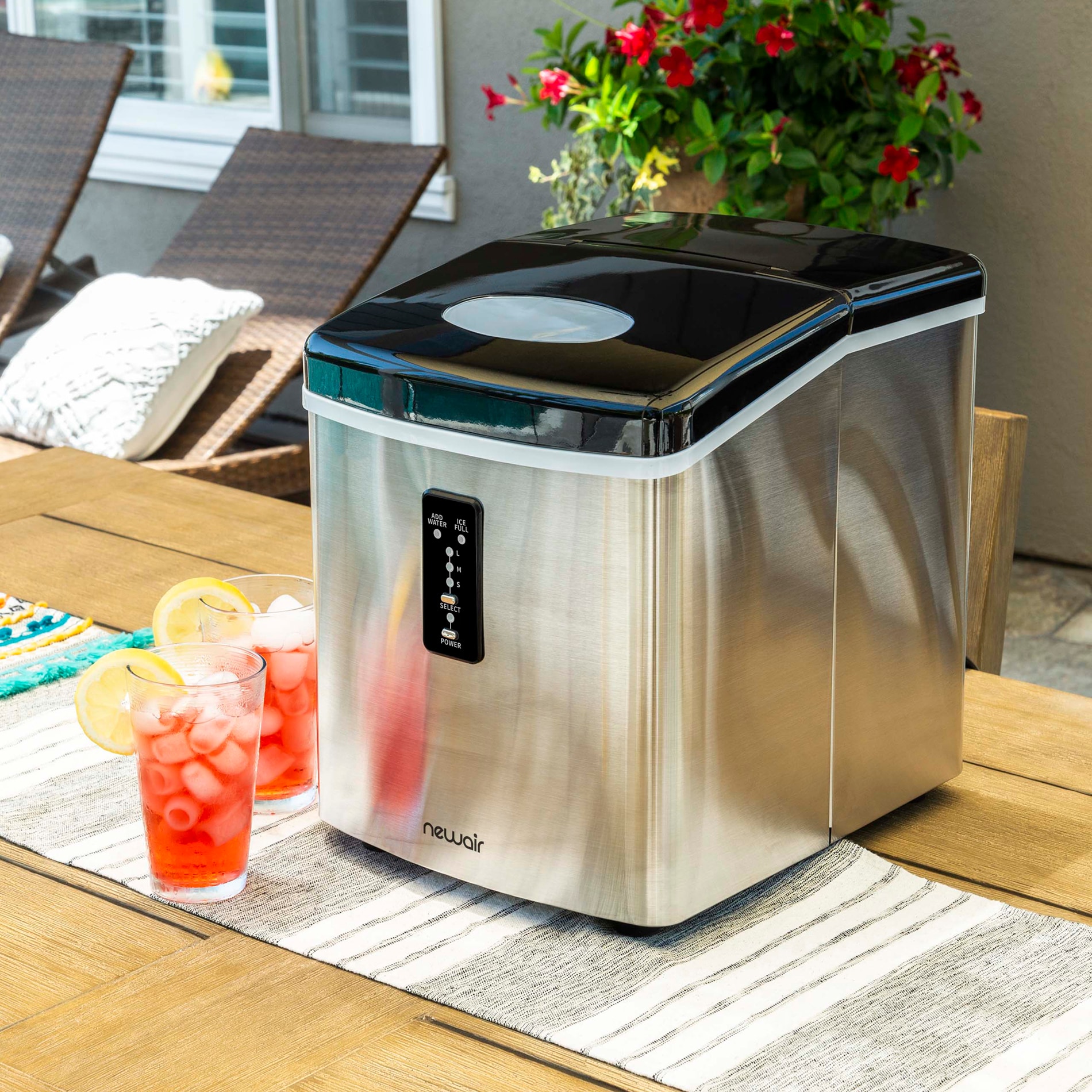 This TikTok-Famous Nugget Ice Maker Is $121 Off for Cyber Monday