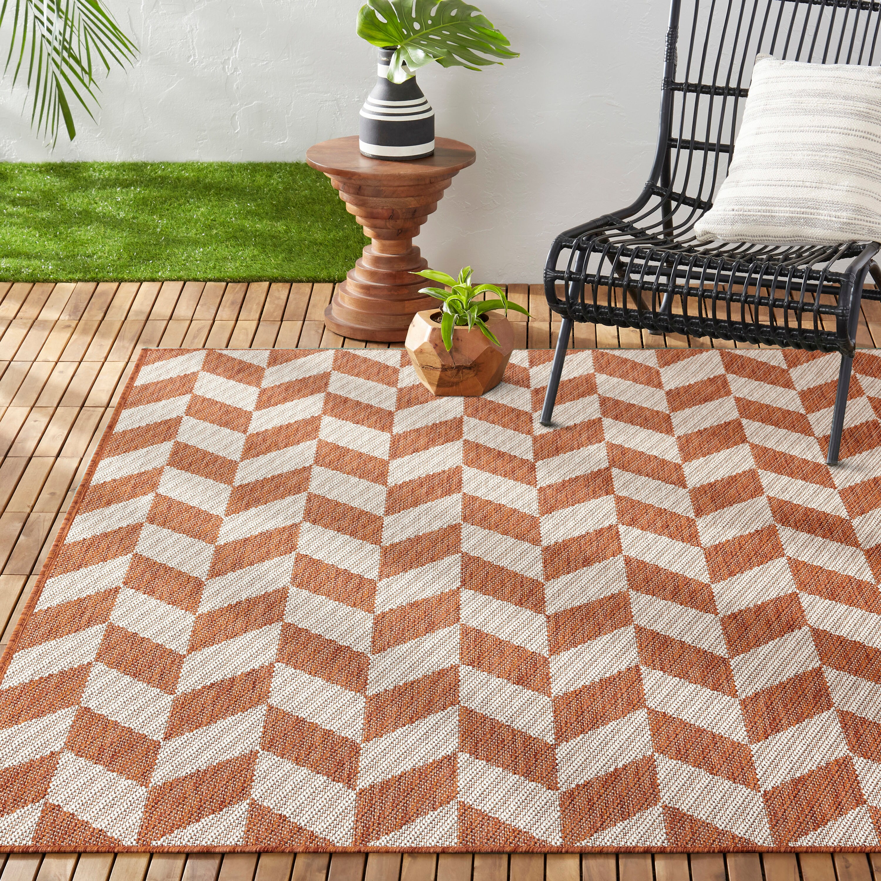 Orange and Ivory Geometric Synthetic Indoor/Outdoor Rug, 6' x 9'