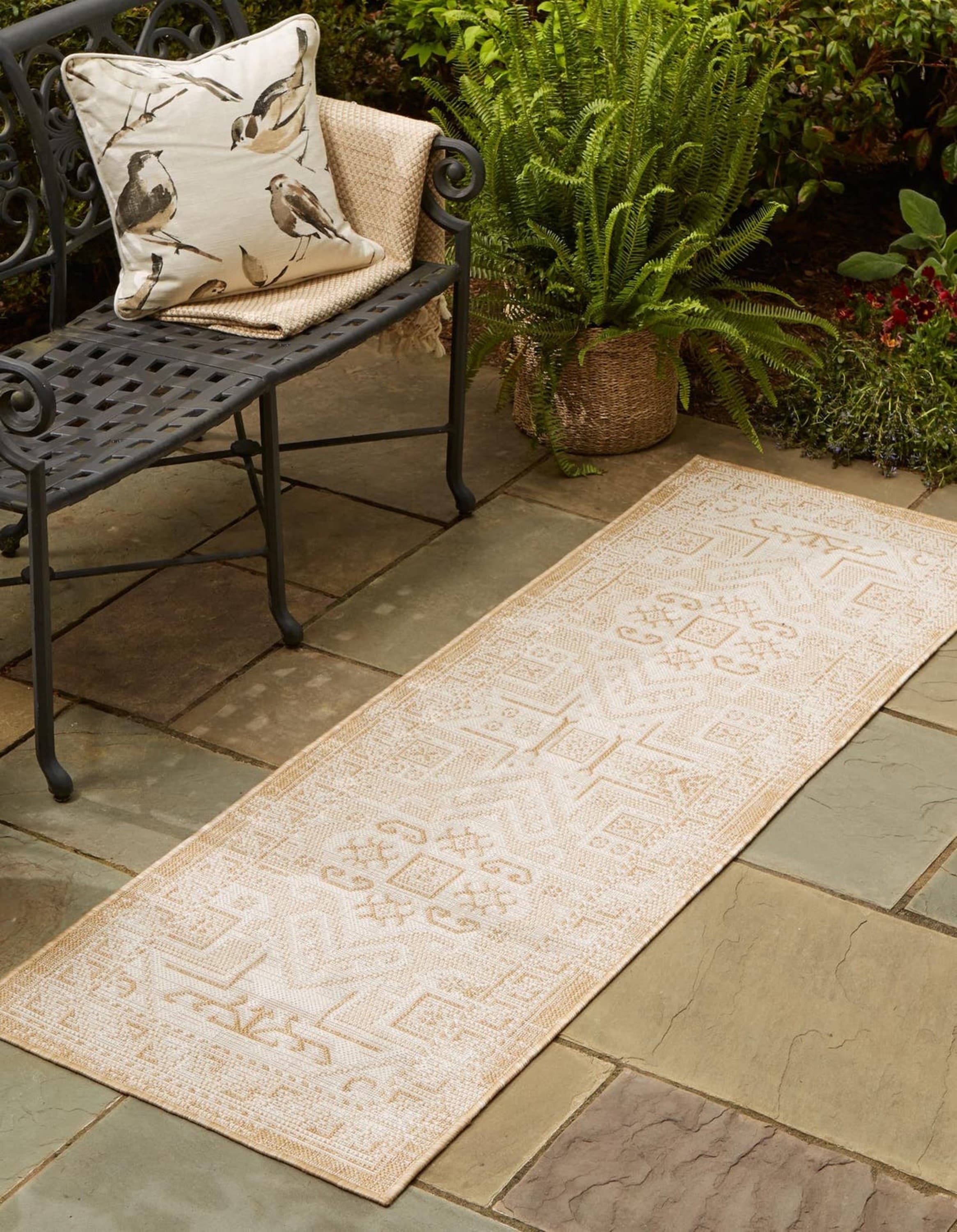 Unique Loom 3162337 Outdoor Aztec 2 x 8 (ft) Loomed Polypropylene Natural Rectangular Indoor/Outdoor Border Runner rug