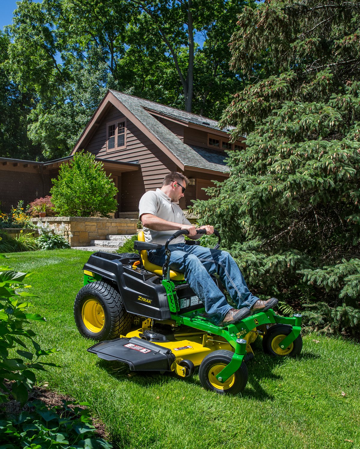 John Deere Z525E 54 in 22 HP V twin Gas Zero turn Riding Lawn