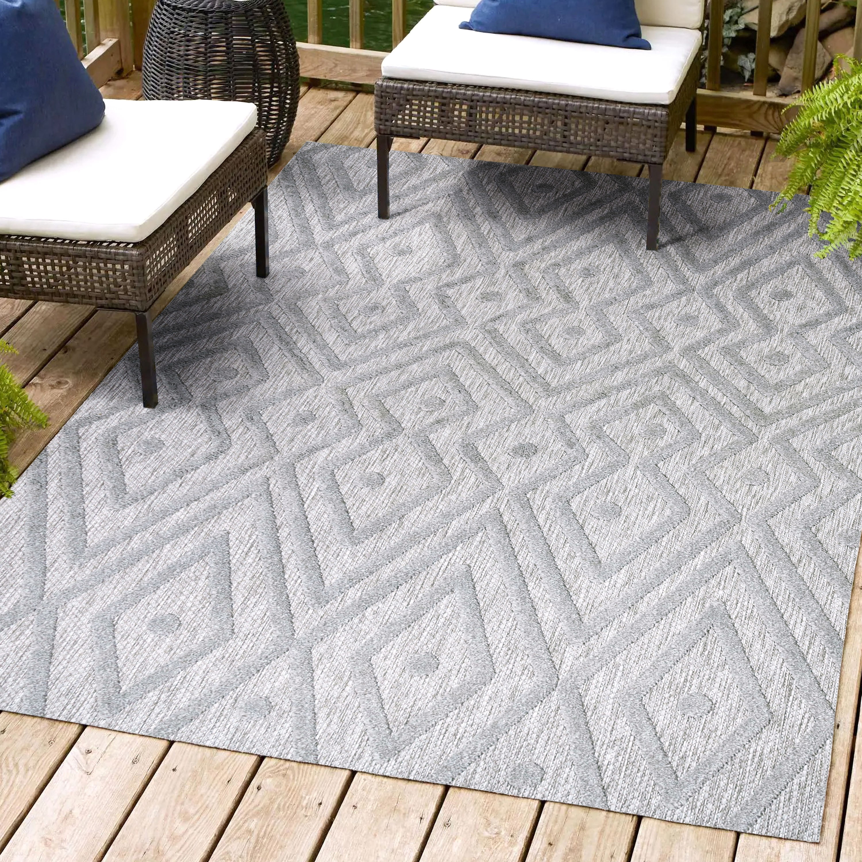Modern Moroccan Diamond Light Gray Synthetic Area Rug - Reversible and Easy Care