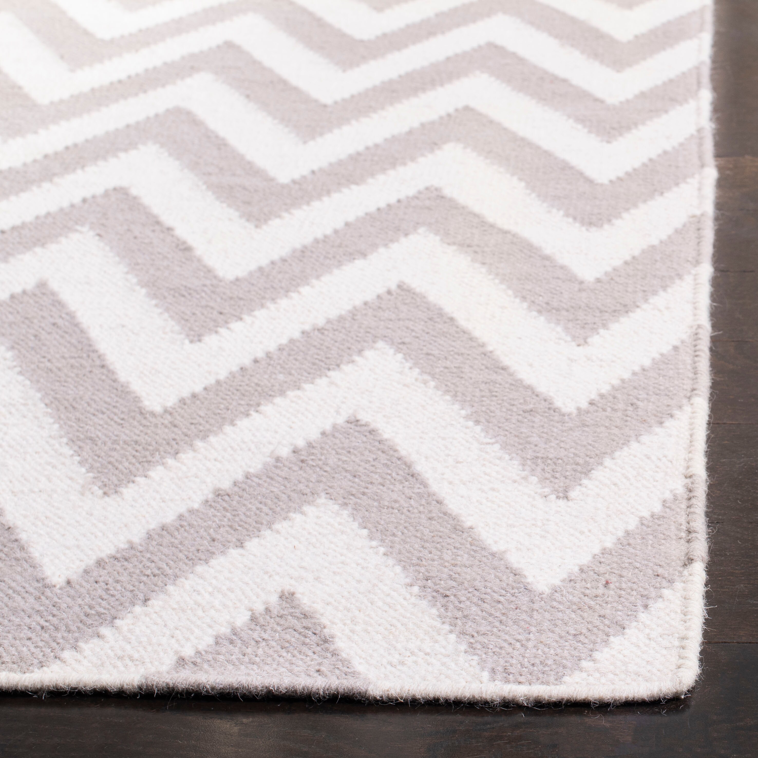 Safavieh DHU557C-28 rugs - View #4