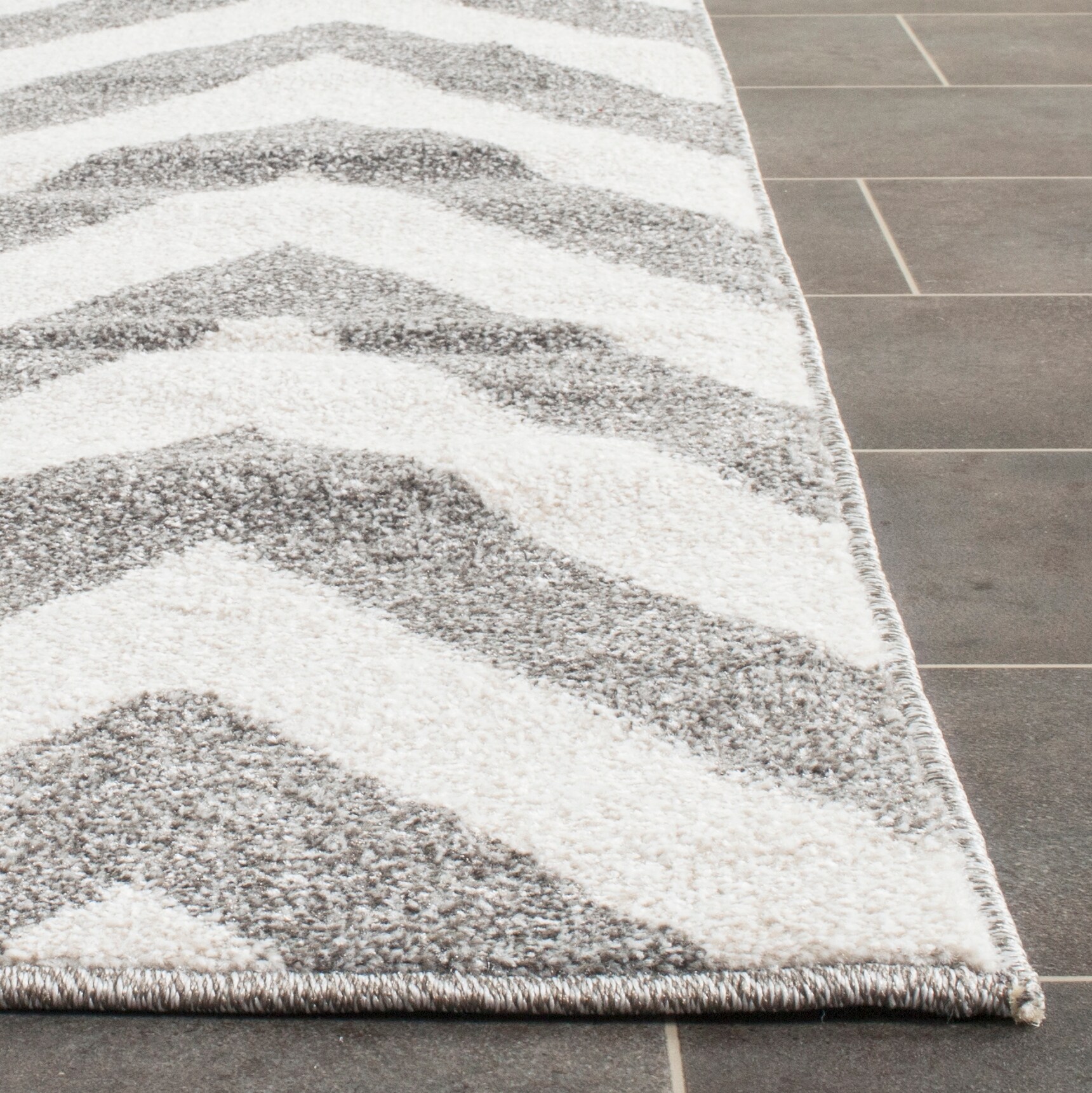 Safavieh AMT419R-7SQ rugs - View #3