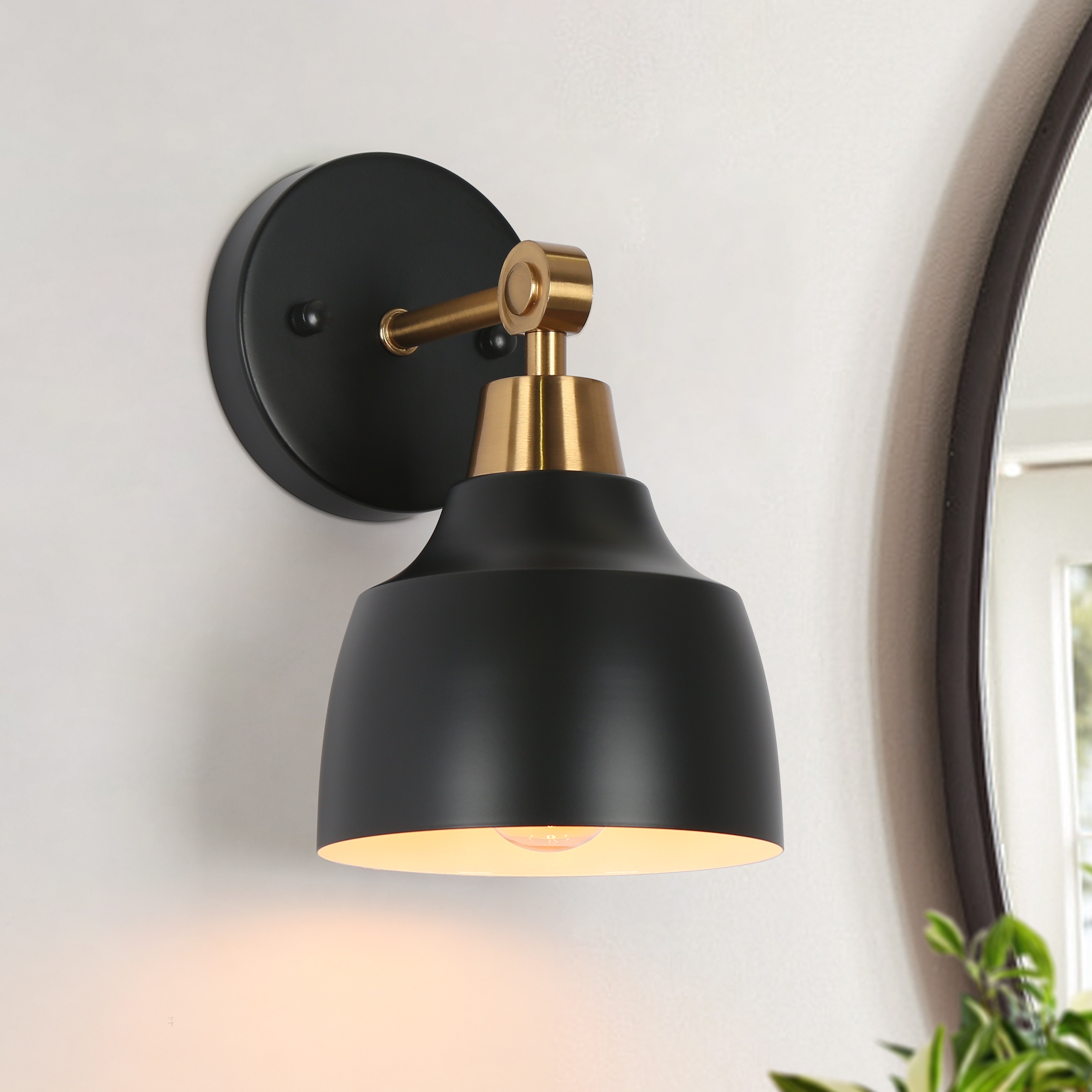 LNC RYMU2YLWS60W1V8 Darren 6-in W 1 -Light Polished Brass Wall Sconce