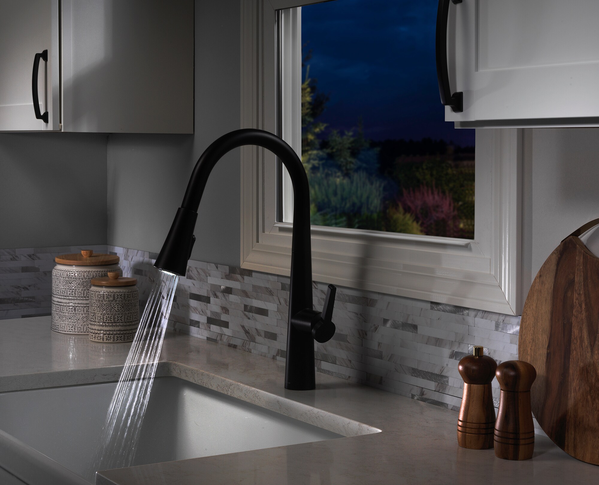 Matte Black Pull-Down Handle Kitchen Faucet with Deck Plate