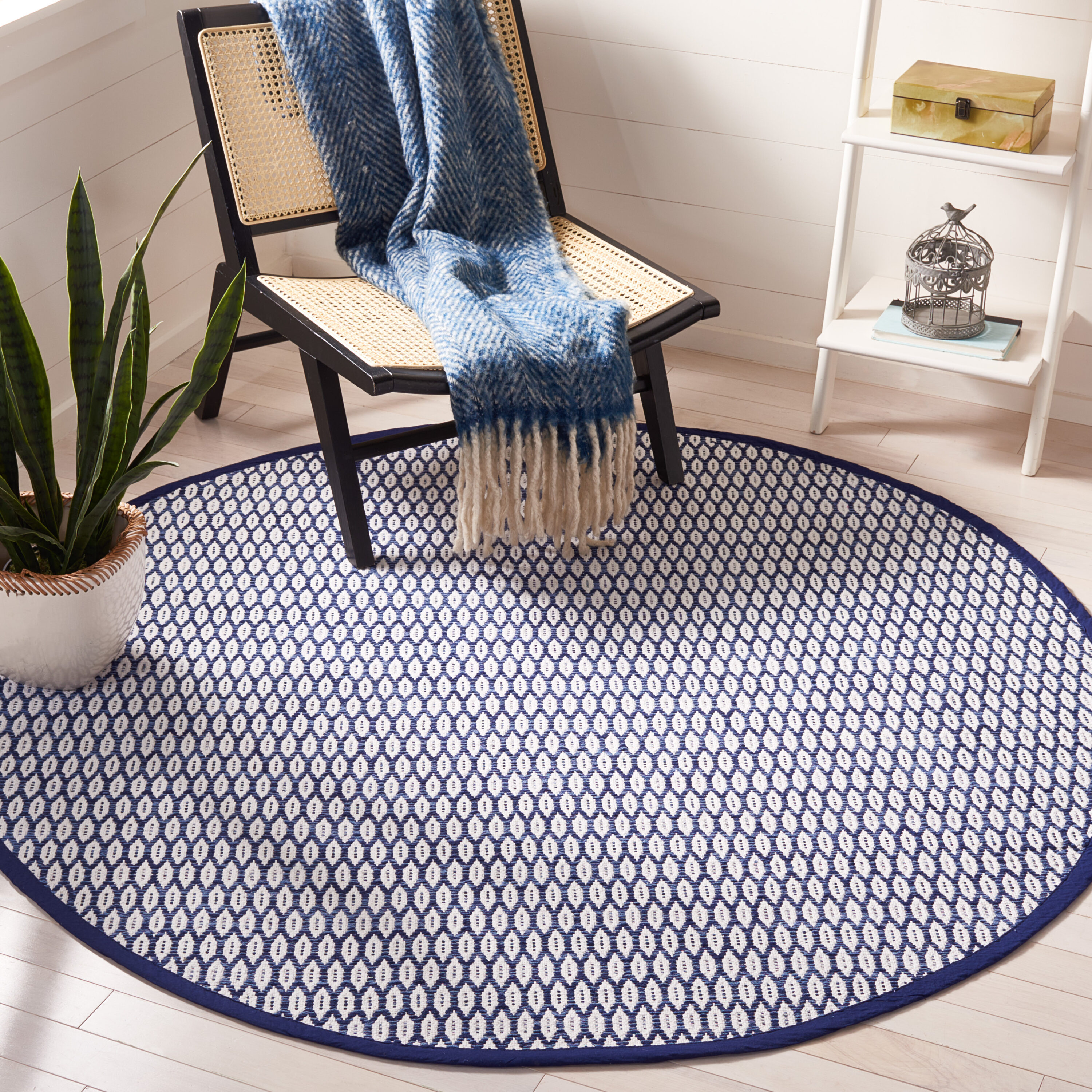  Montauk 608 Navy/Ivory Contemporary 6ft x 6ft Round Rug