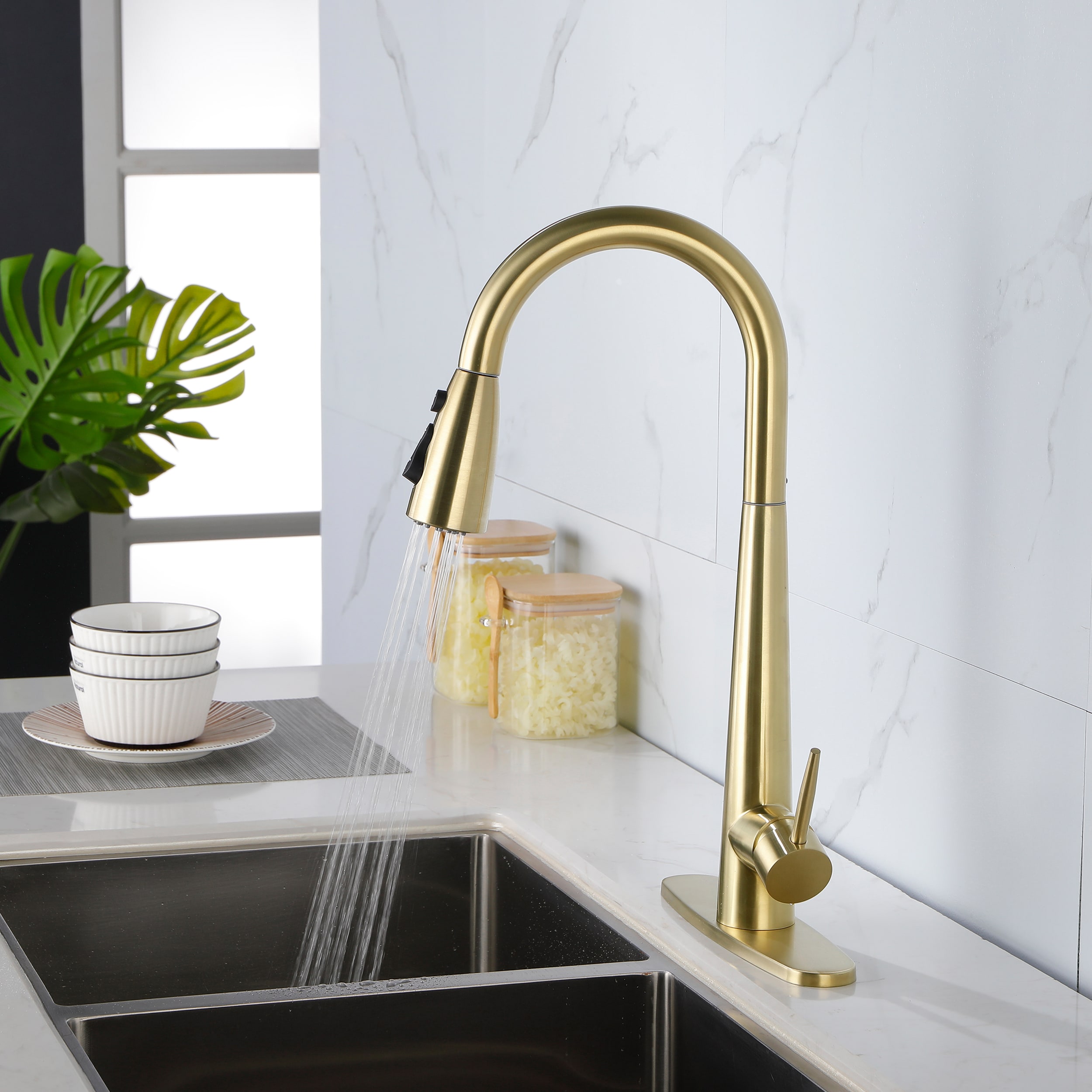 Utopia 4niture Gold Single Handle Pull-down Kitchen Faucet with Sprayer ...