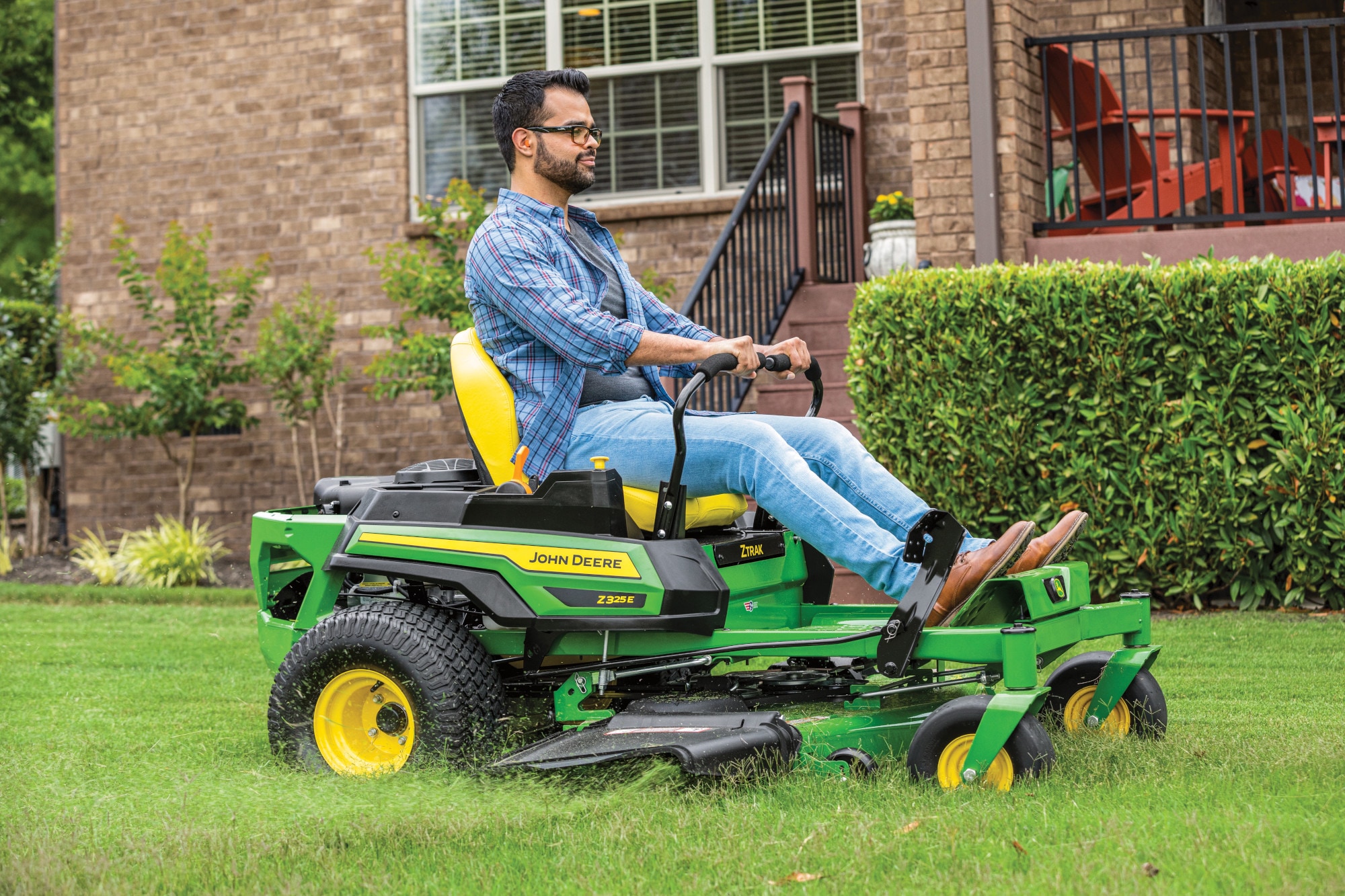 John Deere Z325E ZTrak 48 in 24 HP V twin Gas Zero turn Riding Lawn Mower in the Zero Turn Riding Lawn Mowers department at Lowes