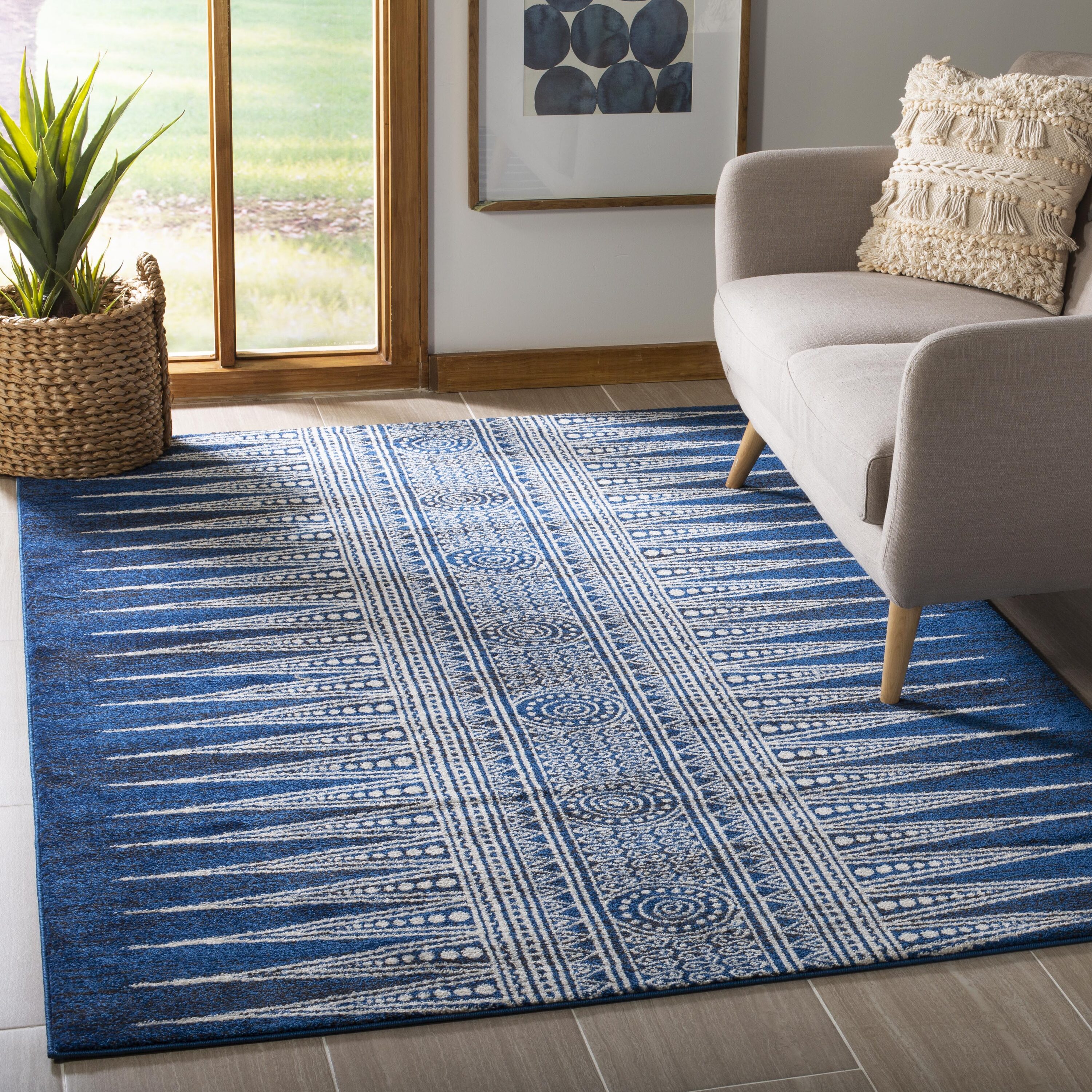 Safavieh EVK226A-4 Evoke Layla 4 x 6 (ft) Loomed Synthetic Royal/Ivory Rectangular Indoor Floral/Botanical Oriental Area rug
