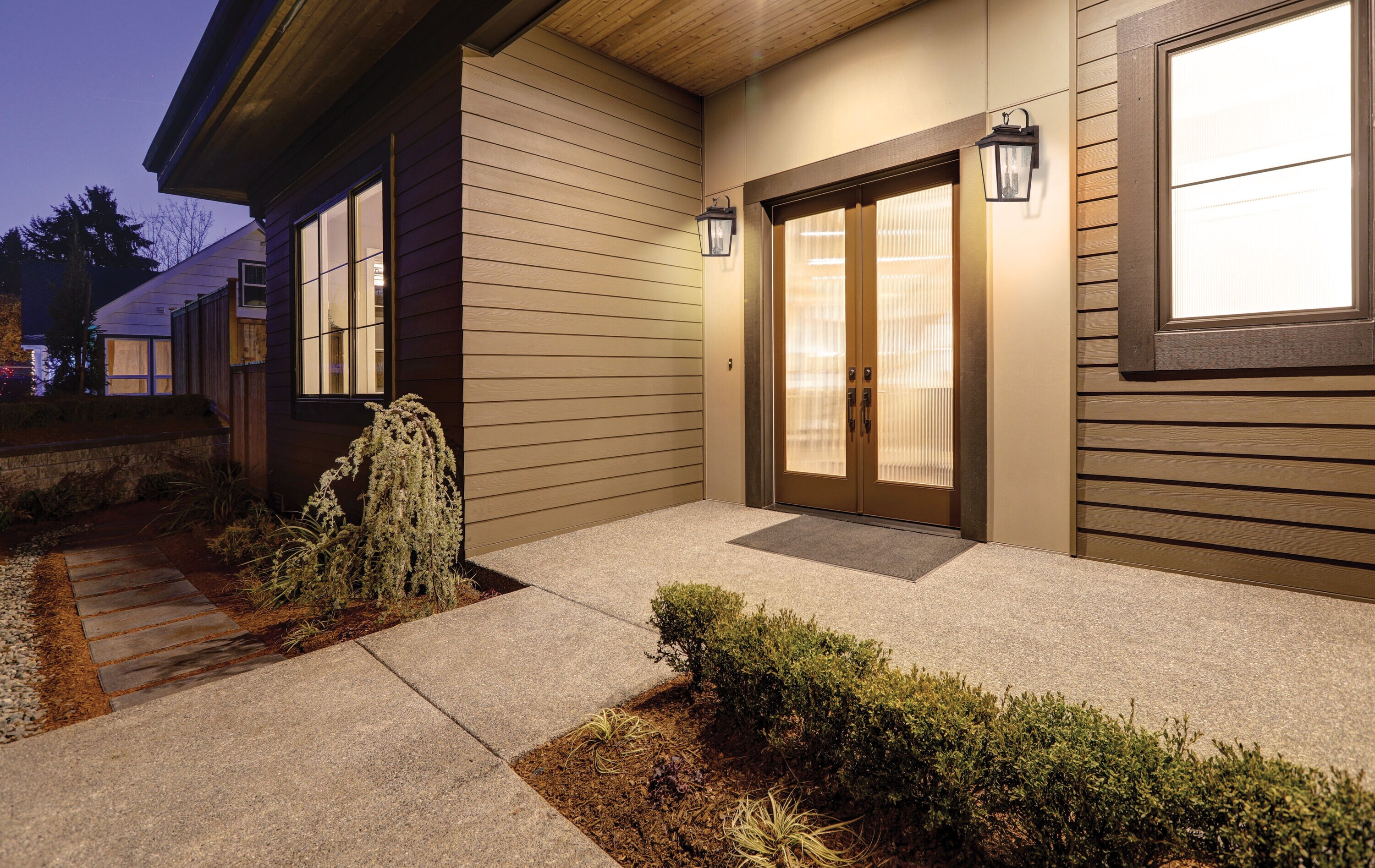Chelesa Bronze Seeded Glass 3-Light Outdoor Wall Lantern
