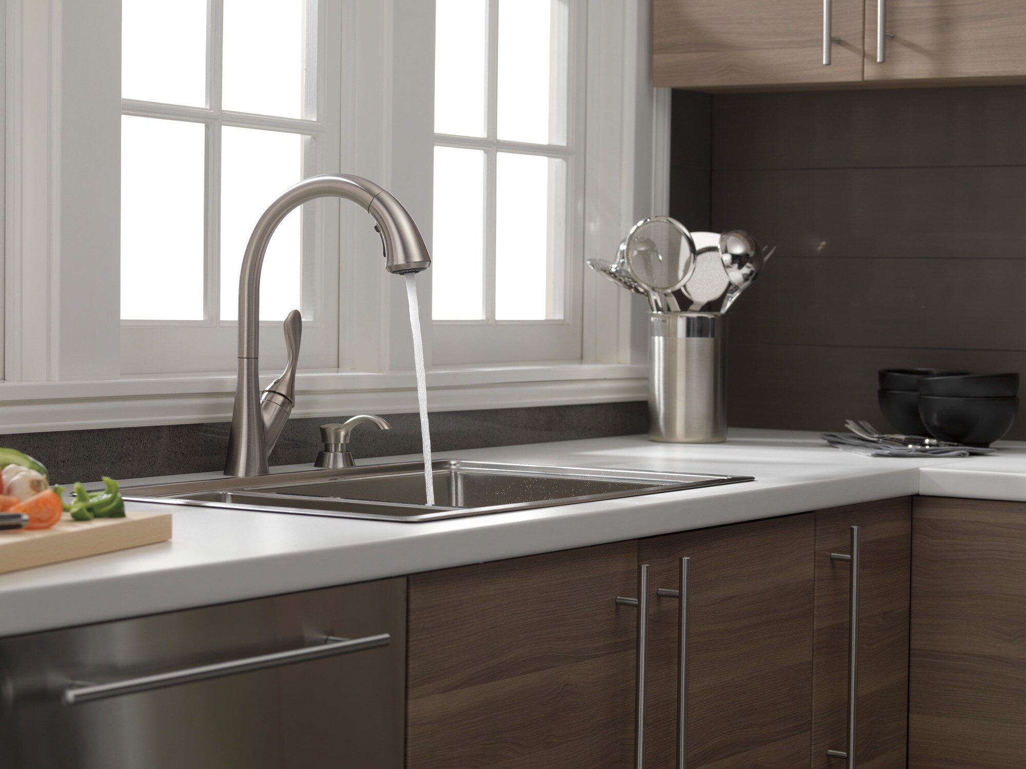 Stainless Steel Modern Pull-Down Kitchen Faucet with Spray