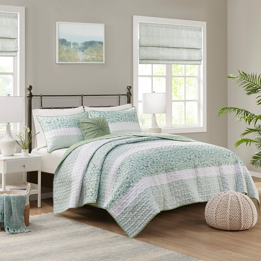 Tinyhomie King/Cal King 4 Piece Seersucker Quilt Set with Throw Pillow