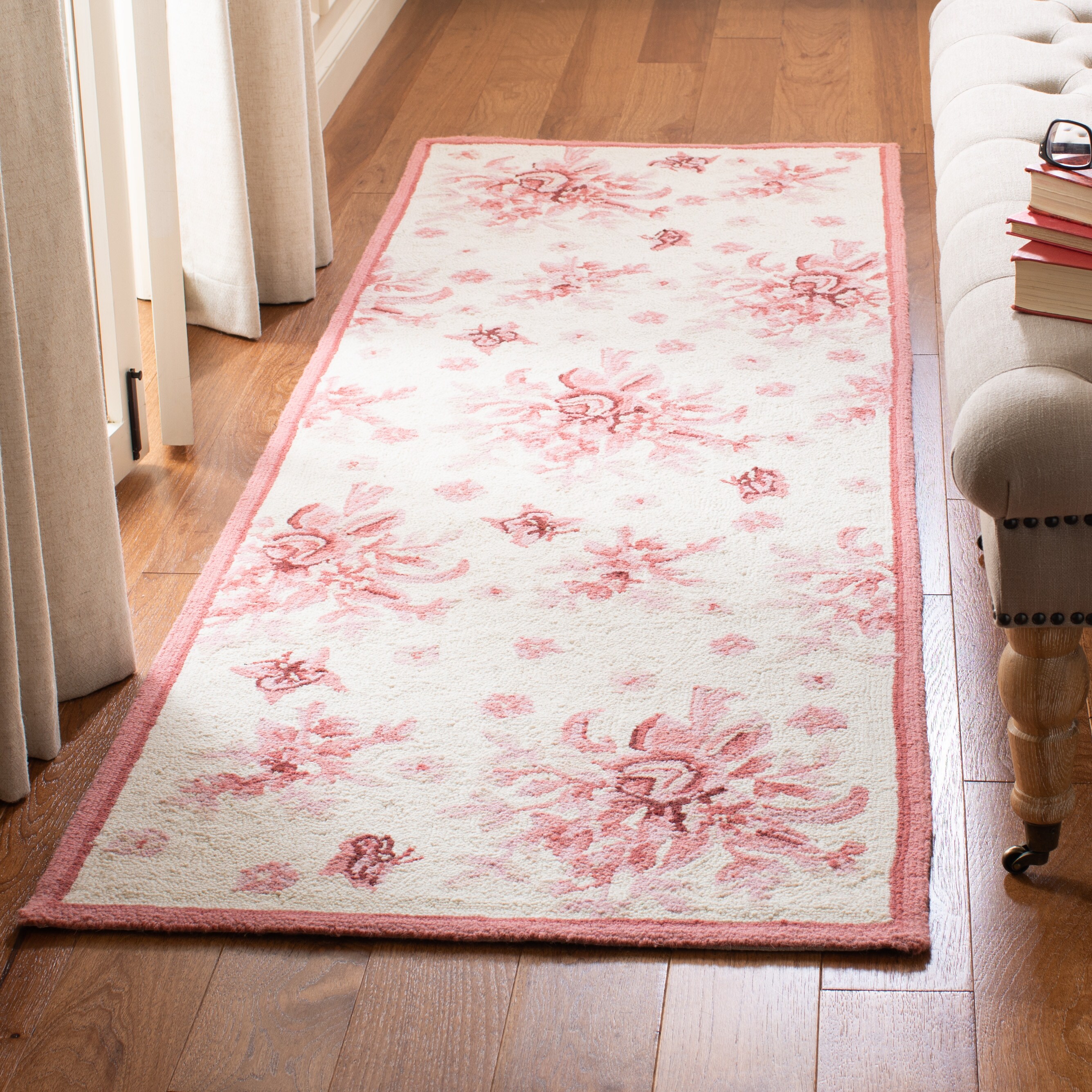 Safavieh HK250C-26 Chelsea Loire 3 x 6 (ft) Hooked Wool Ivory/Rose Rectangular Indoor Floral/Botanical Runner rug