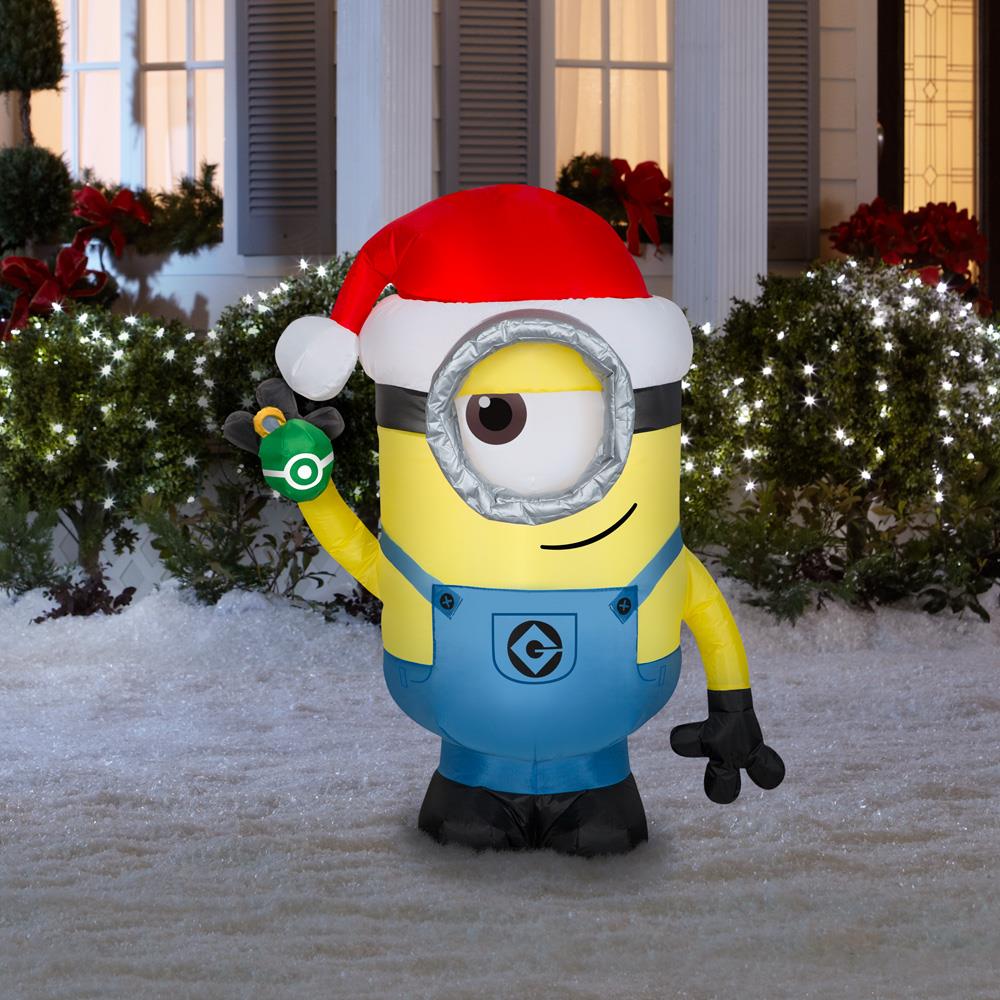 Universal Despicable Me 3.5105-ft Lighted Minion Christmas Inflatable ...