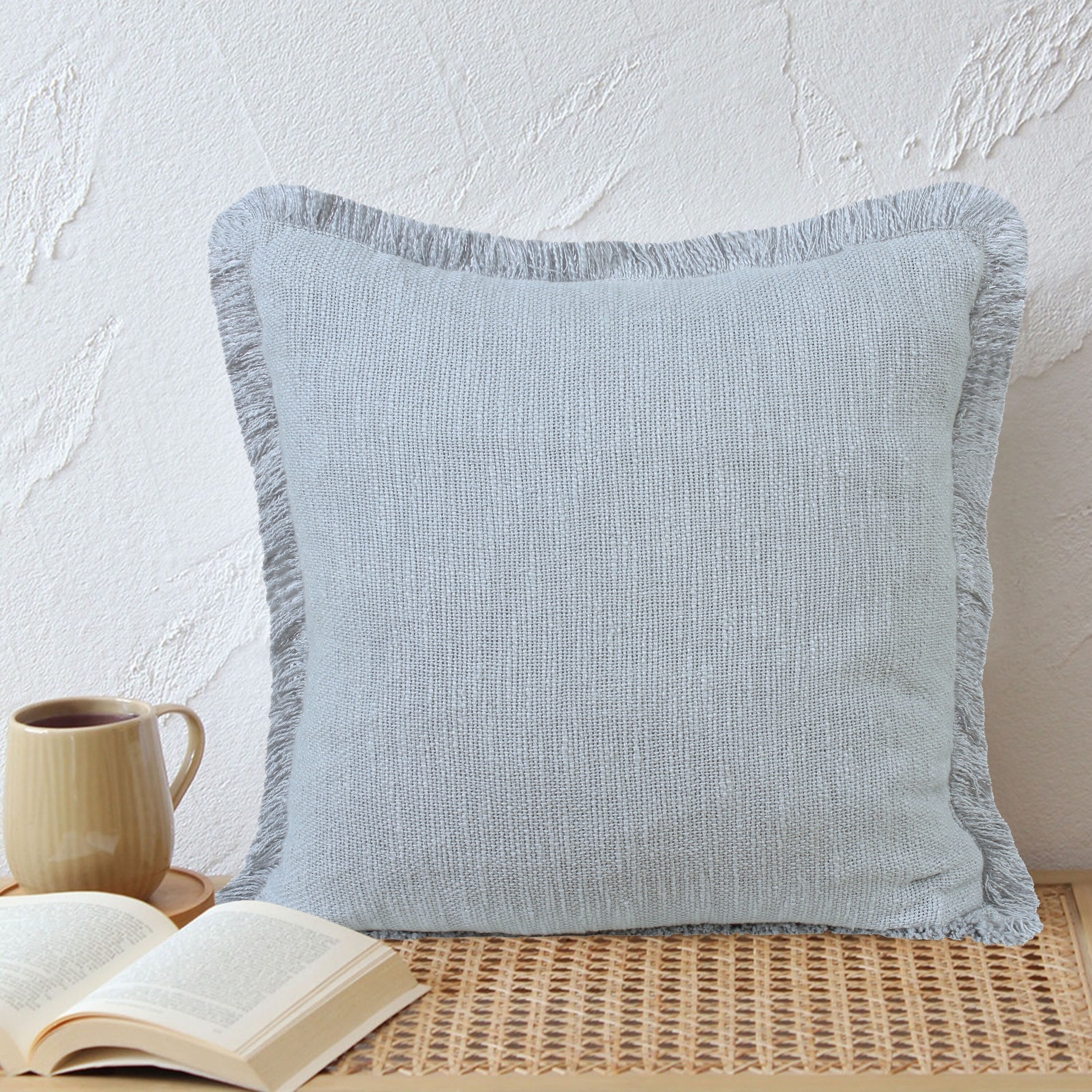 LR Home Aspen 20-in x 20-in Gray Cotton Indoor Decorative Pillow Polyester | PILLO07849MCH1818