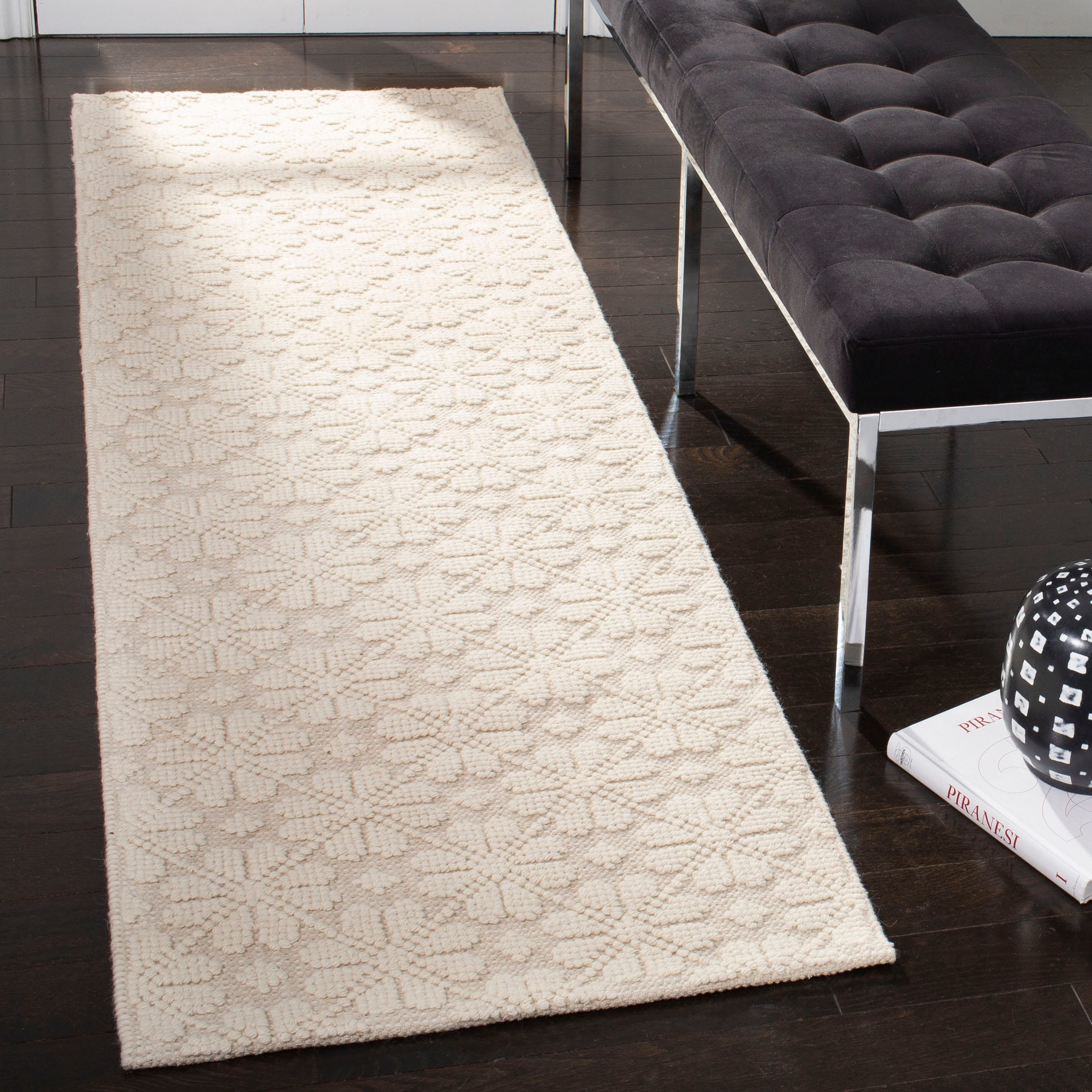  Vermont 303 Ivory Traditional 2ft-3in x 12ft Runner Rug
