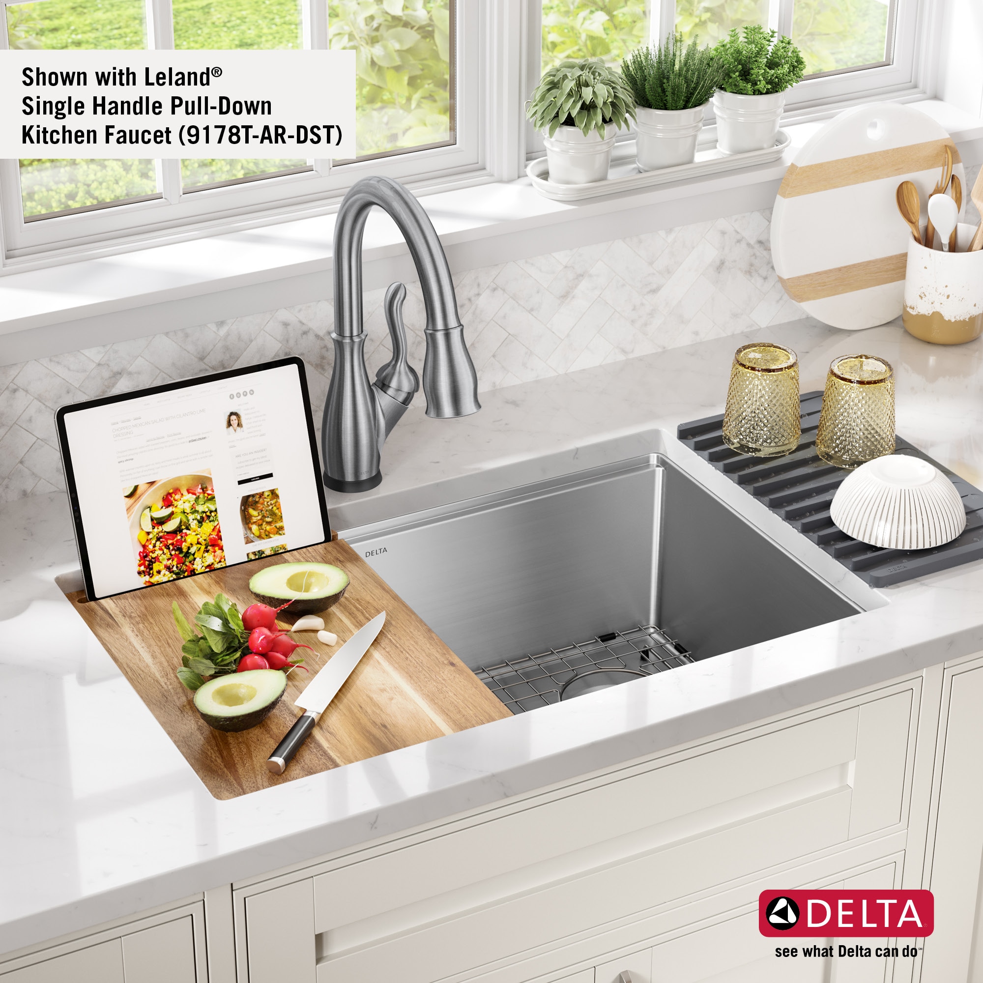 Delta Lorelai Undermount 30-in x 19-in Stainless Steel Single Bowl 2-Hole Workstation  Kitchen Sink with Drainboard at