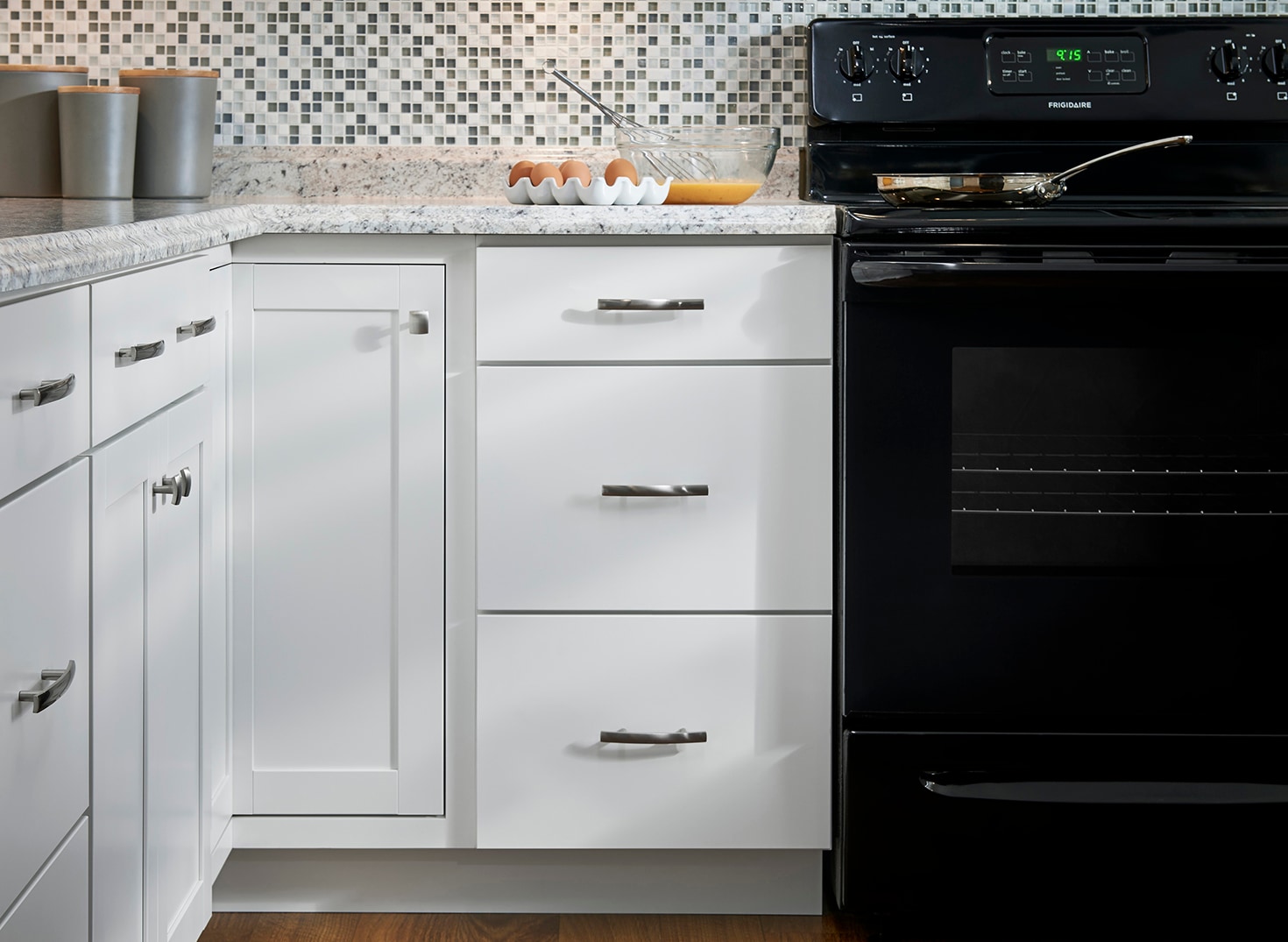 Diamond NOW G10 W3012B Cabinets-Kitchen - View #4