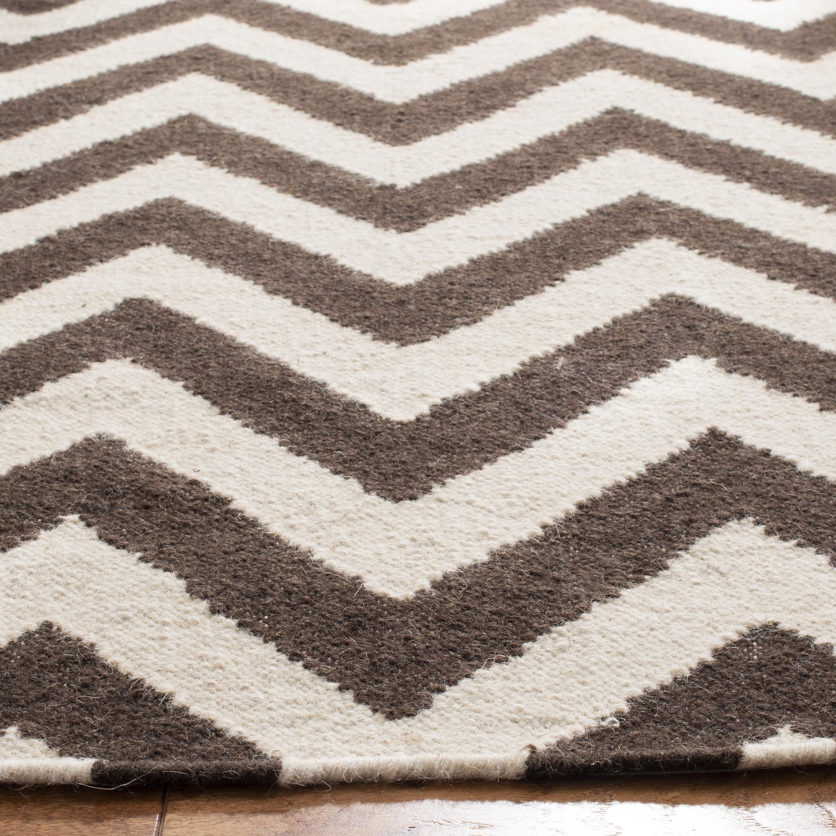 Safavieh DHU557D-6R rugs - View #3