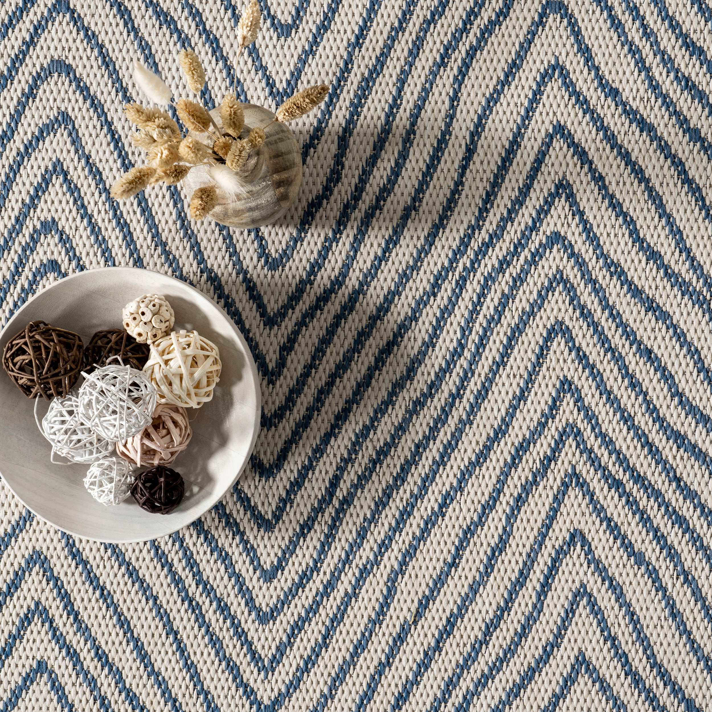Reversible Chevron Waves Blue Synthetic 3'x5' Indoor/Outdoor Rug