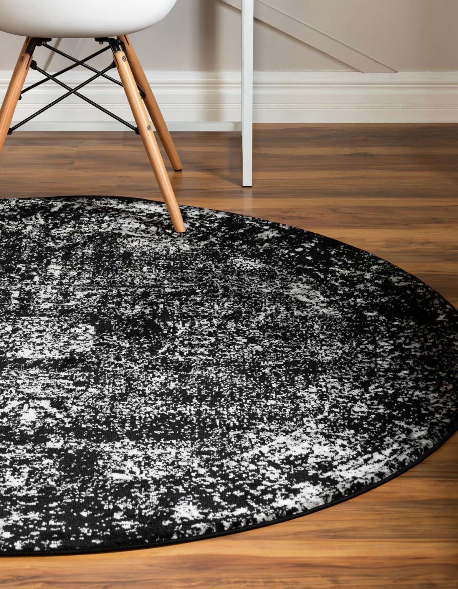 Unique Loom 3193466 Sofia 4 x 4 (ft) Loomed Polypropylene Black Round Indoor Floral Bohemian/Eclectic Area rug
