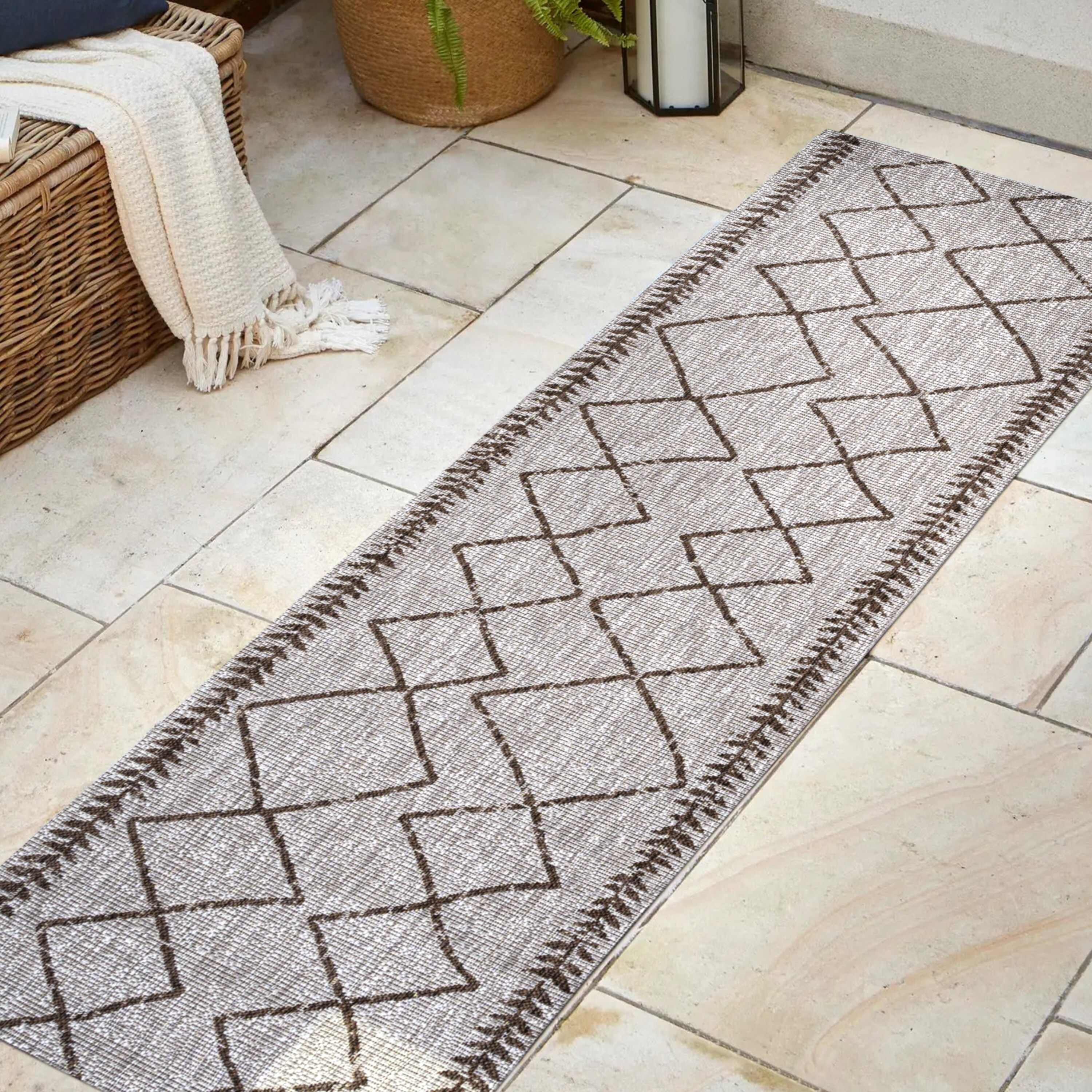 Handwoven Mid-Century Modern Beige/Brown Synthetic Area Rug