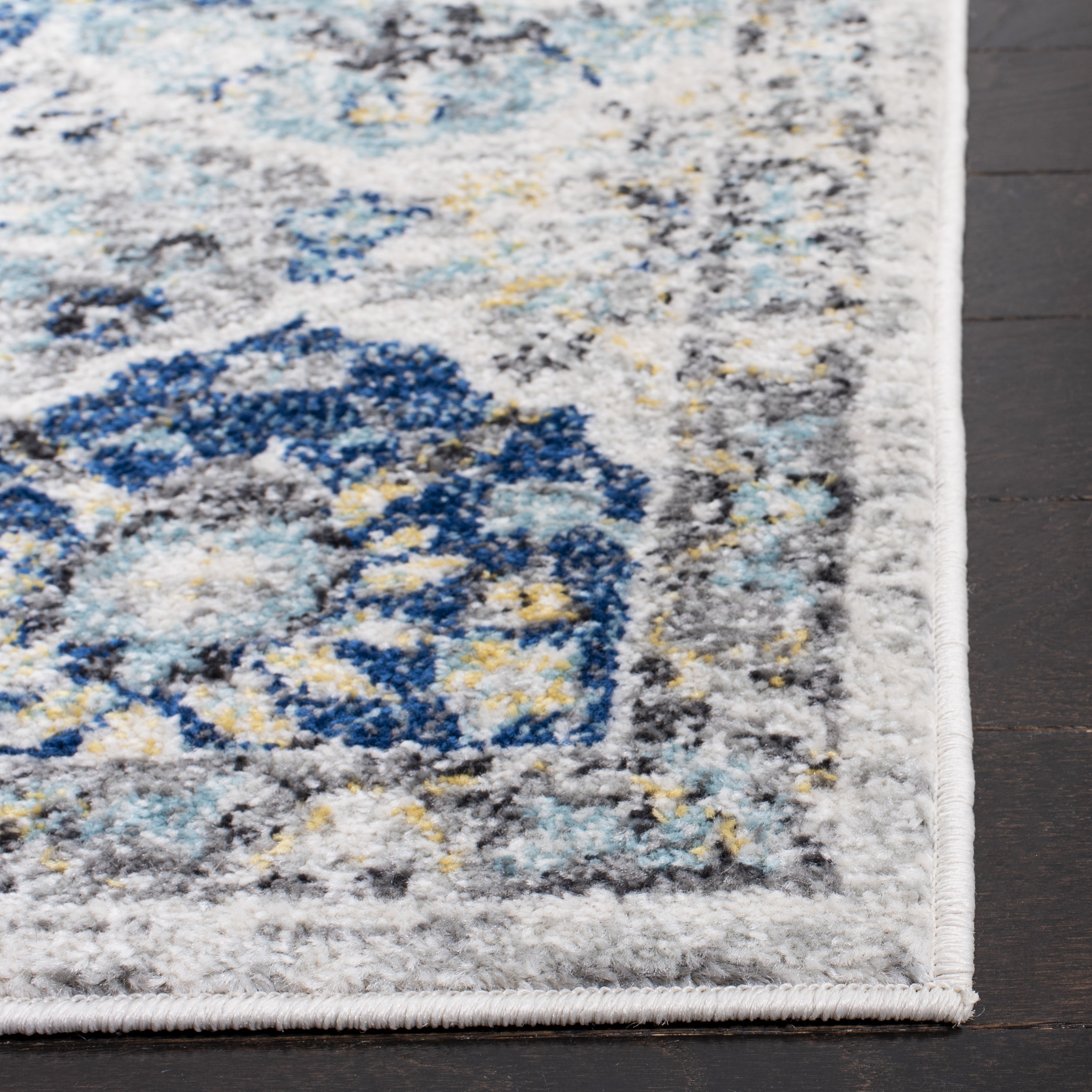 Safavieh Madison Lyton 3 x 5 White/Royal Blue Indoor Distressed/Overdyed  Vintage Throw Rug in the Rugs department at