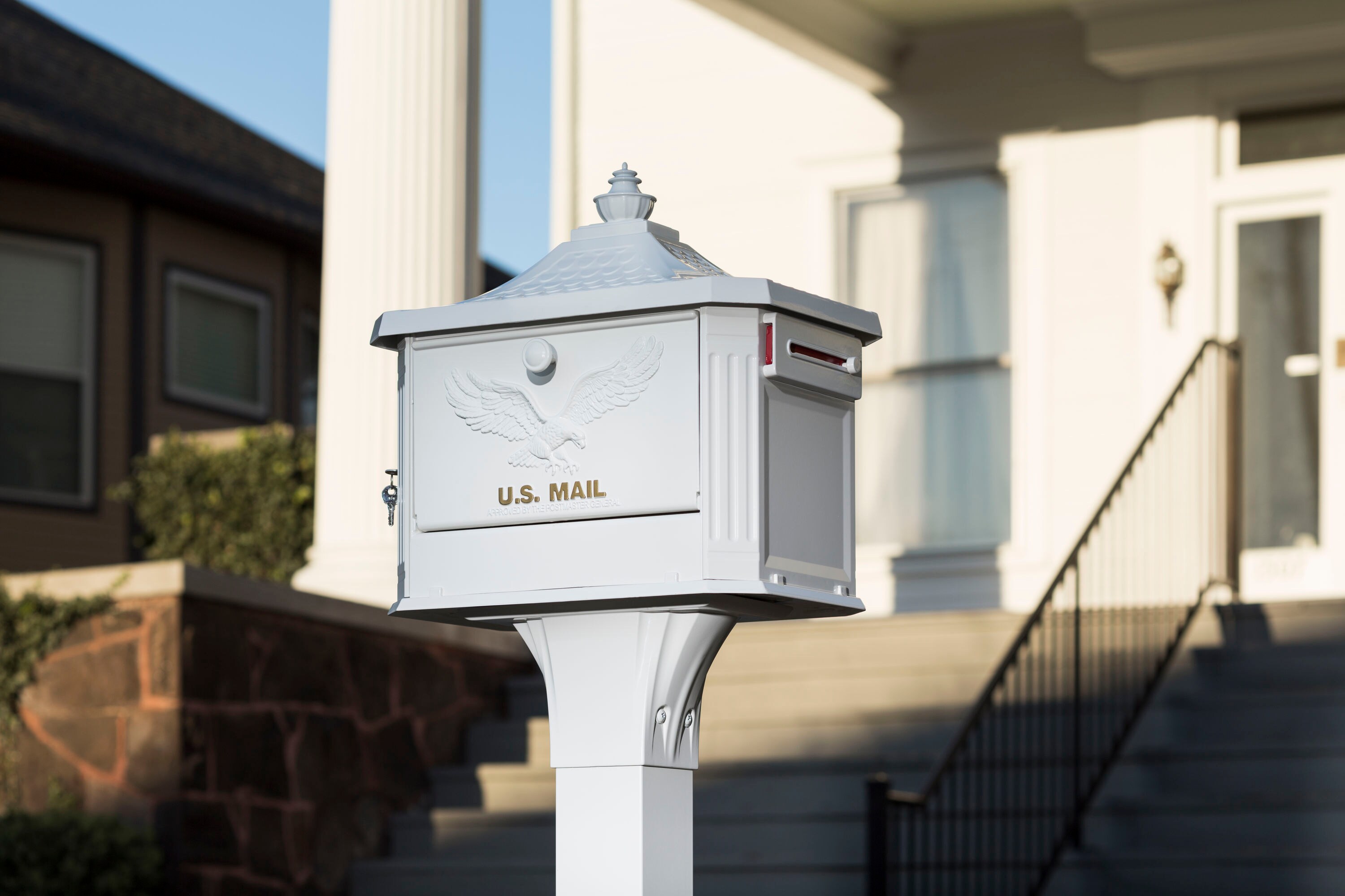 Gibraltar Mailboxes Post Mount White Metal Large Lockable Mailbox with ...