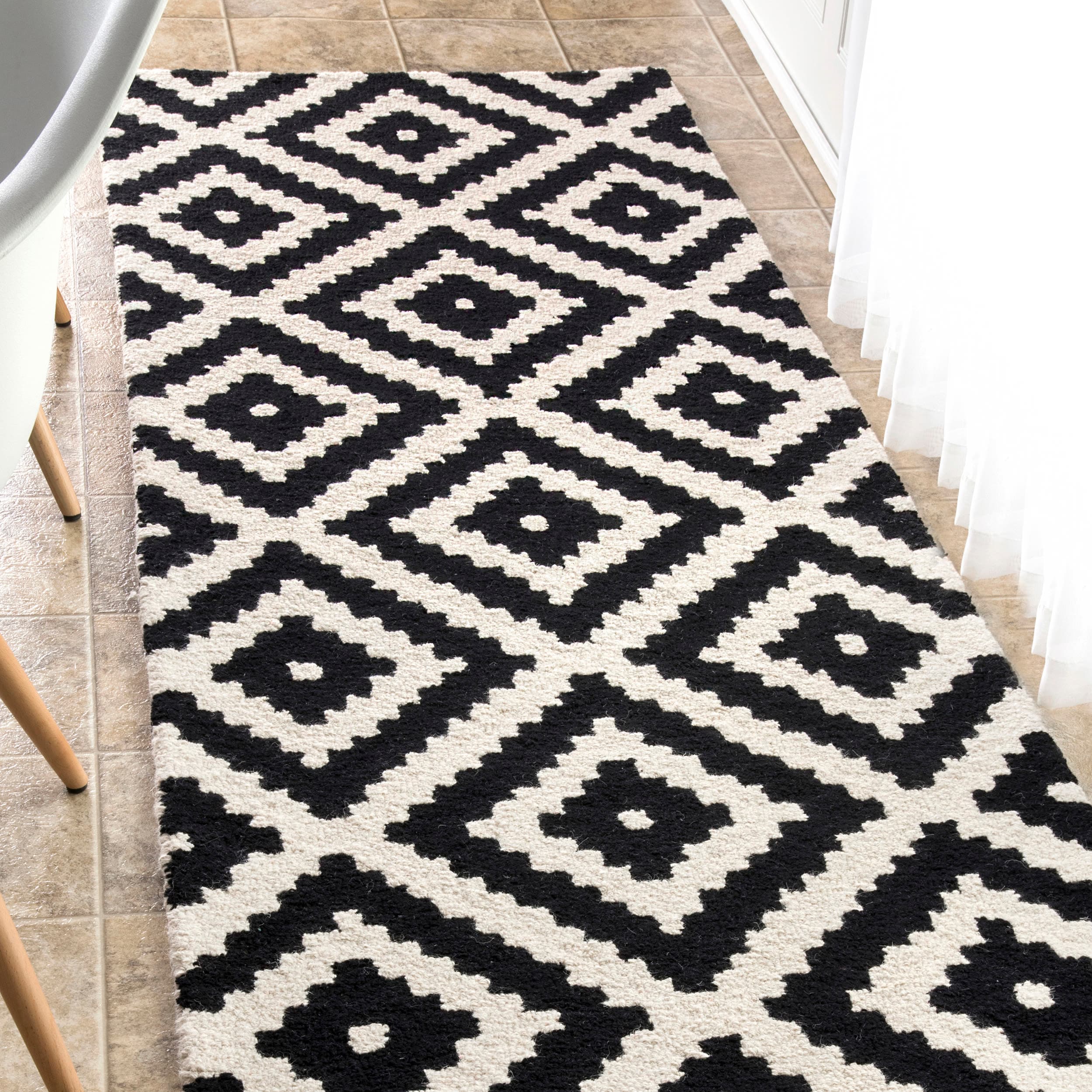 nuLOOM MTVS174A-26010 Kellee 2 x 10 (ft) Tufted Wool Black Rectangular Indoor Geometric Runner rug