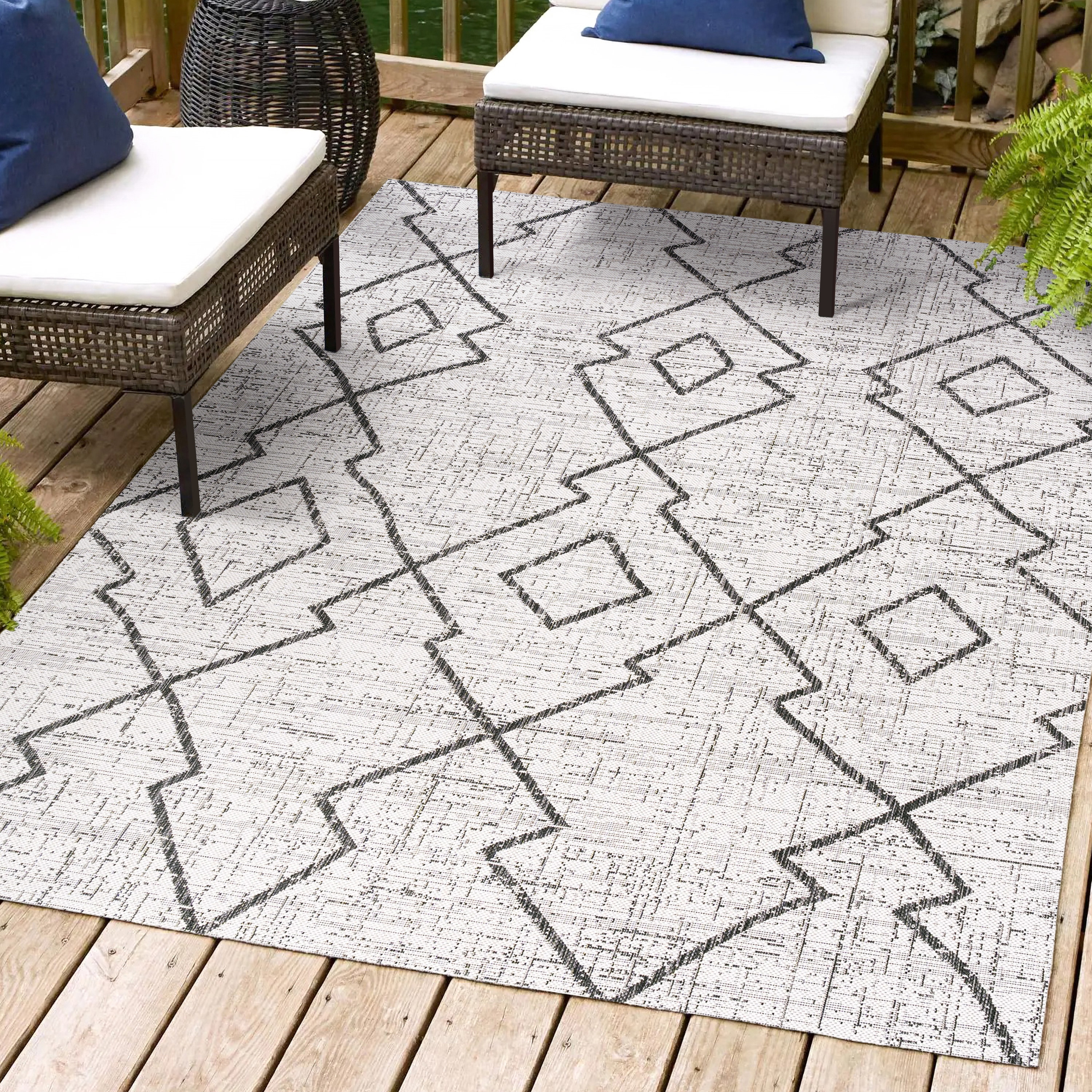 JONATHAN  Y SMB128D-4 Santa Monica Carwa Tribal Diamond 4 x 6 (ft) Loomed Polypropylene Ivory/Black Rectangular Indoor/Outdoor Trellis Bohemian/Eclectic Area rug