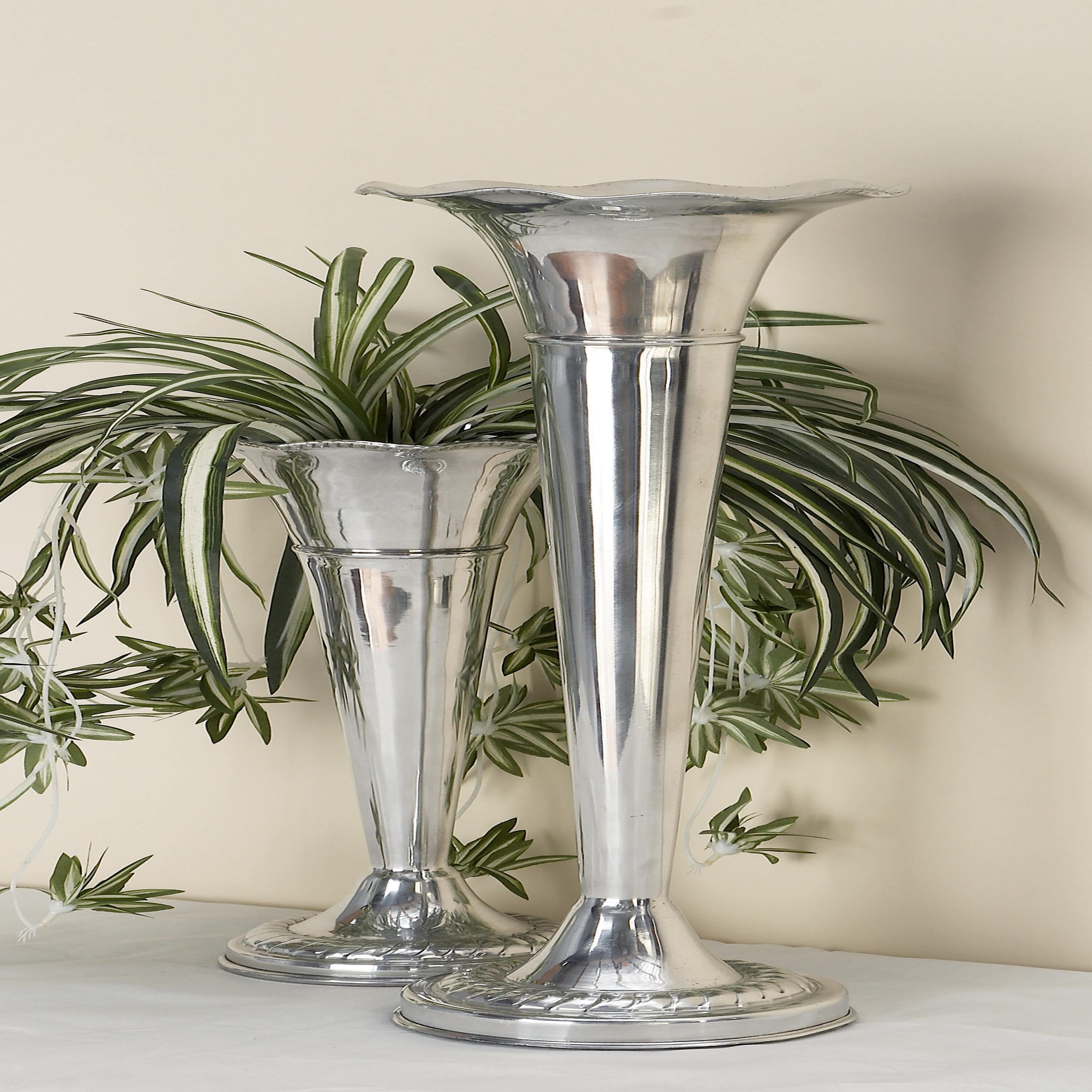 The Novogratz 30556 Silver Aluminum Modern Vase