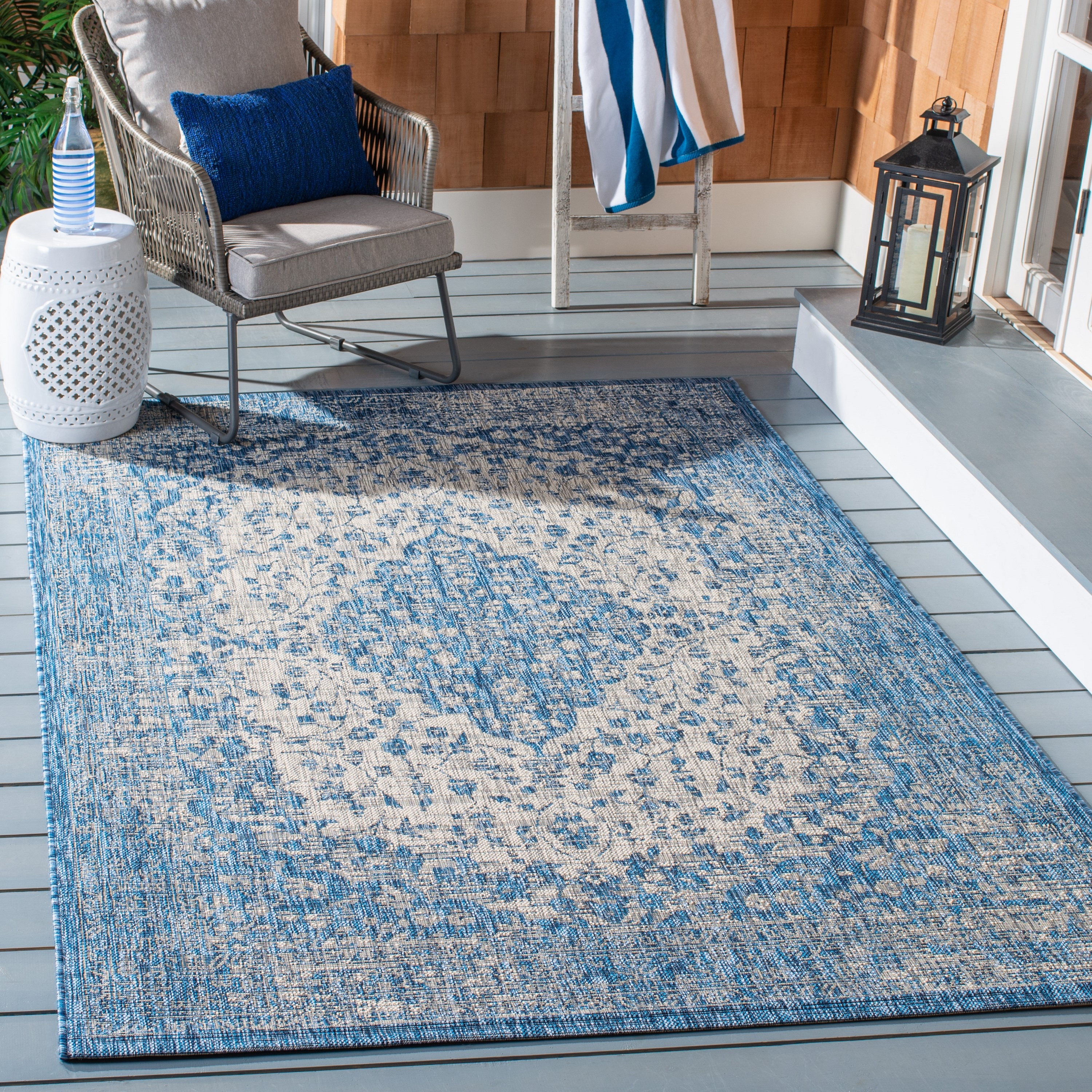Safavieh CY8720-36812-4 Courtyard Tomo 4 x 6 (ft) Loomed Polypropylene Blue/Gray Rectangular Indoor/Outdoor Distressed/Overdyed Area rug