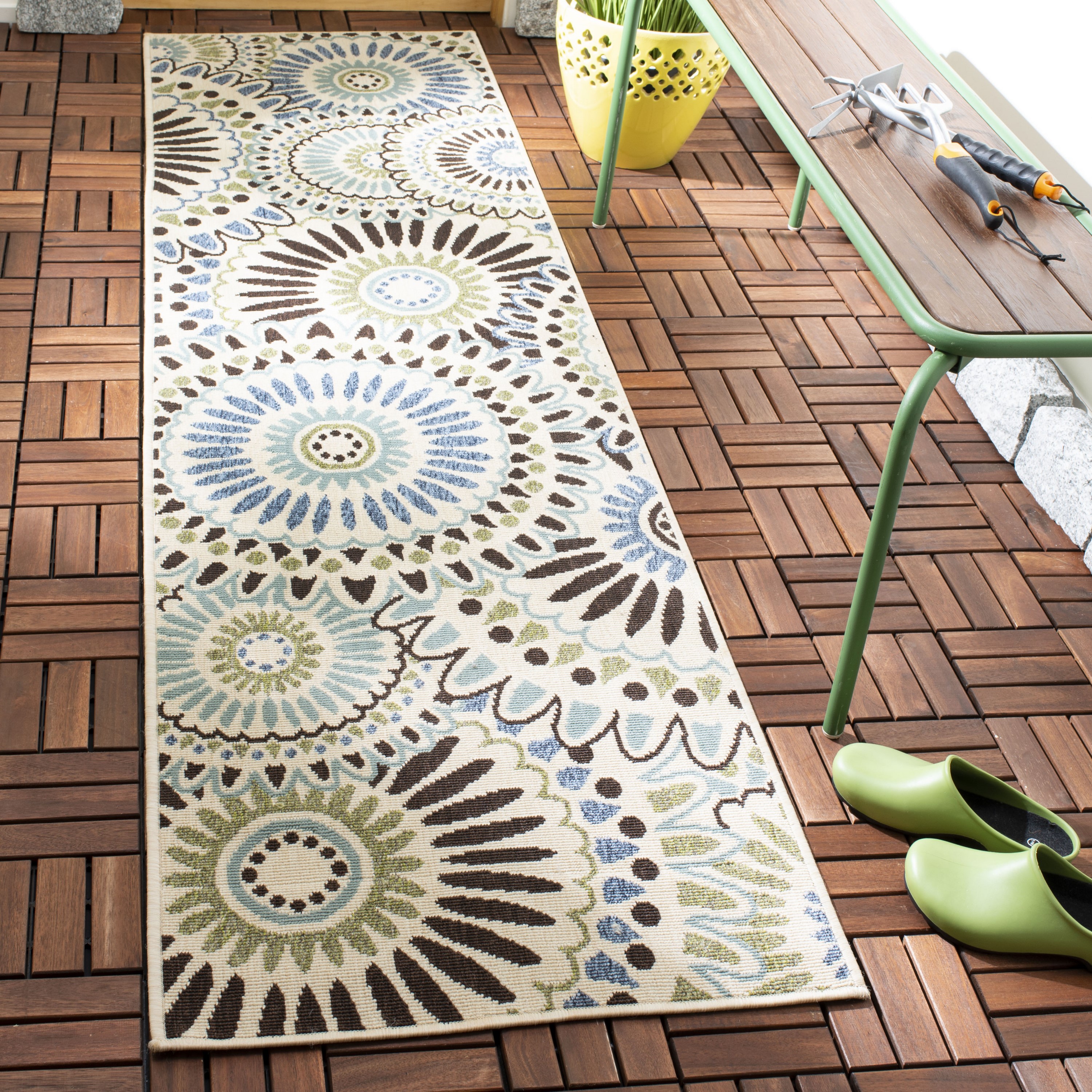 Safavieh VER091-0612-27 Veranda Sissy 2 x 7 (ft) Loomed Synthetic Cream/Blue Rectangular Indoor/Outdoor Floral/Botanical Bohemian/Eclectic Runner rug