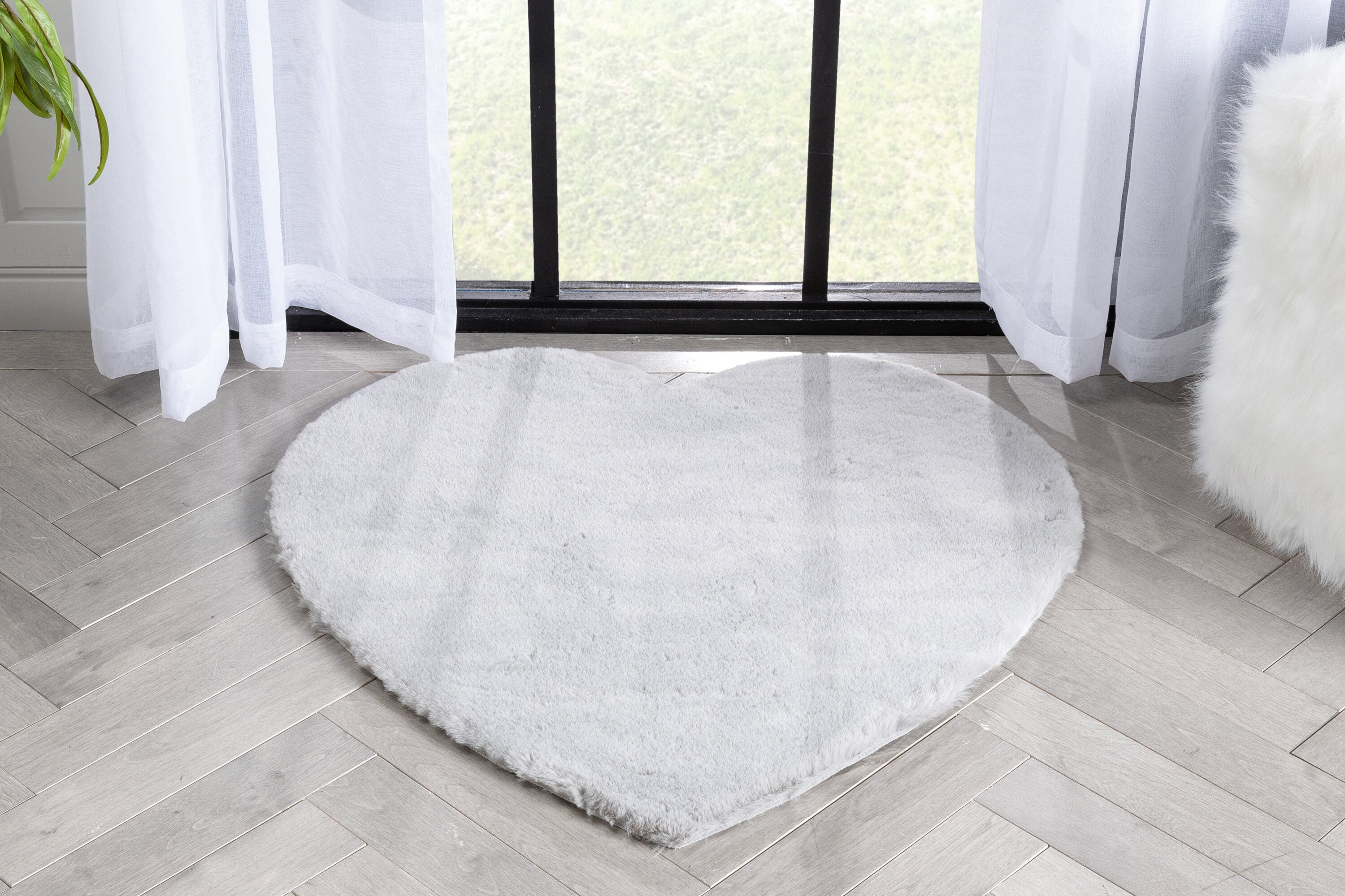Well Woven OPA-17-31HR Opal 3 x 3 (ft) Loomed Polyester Grey Heart Indoor Abstract Mid-Century Modern Area rug