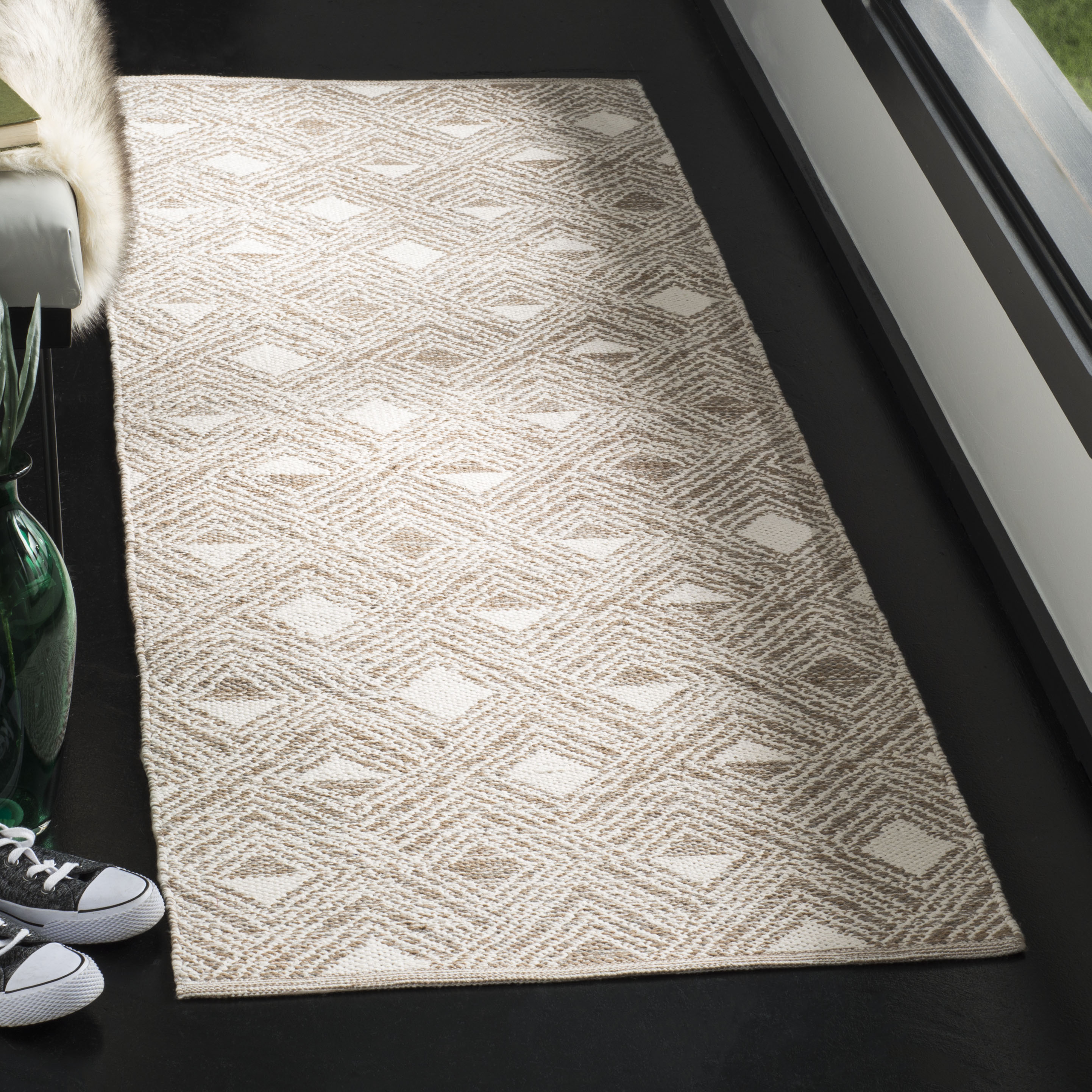 Safavieh MTK614R-27 Montauk Elmore 2 x 7 (ft) Synthetic Beige/Ivory Rectangular Indoor Geometric Mid-Century Modern Runner rug