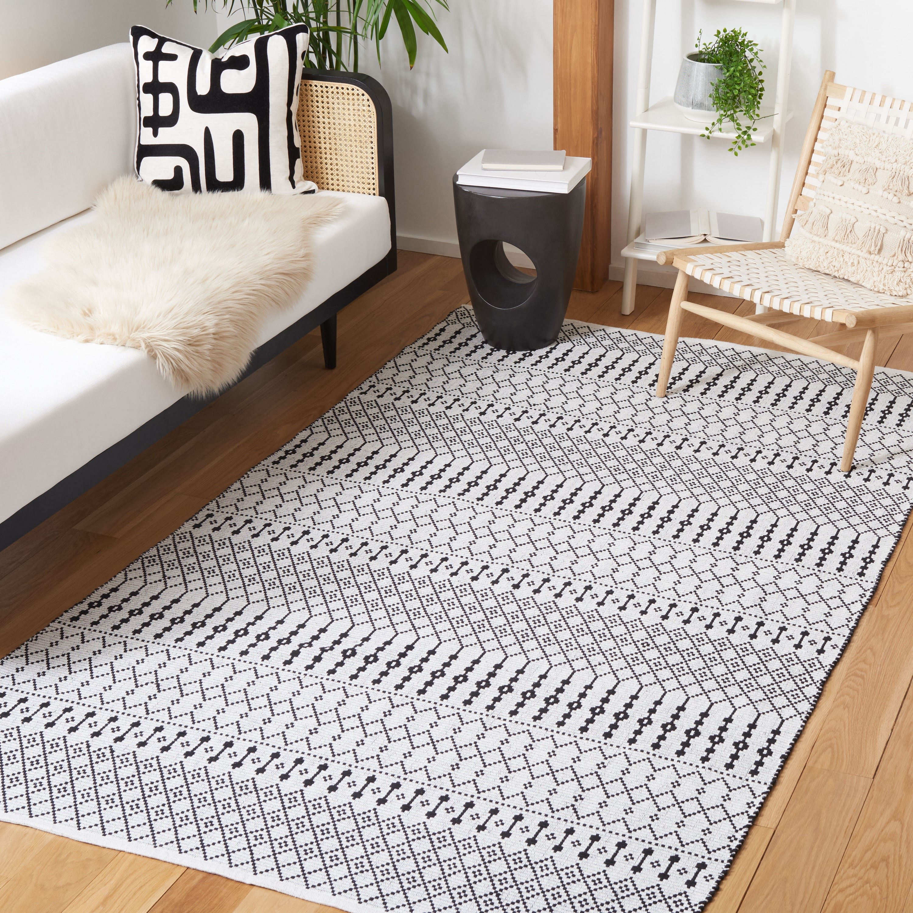 Black and White 4' x 6' Handmade Flat Woven Kilim Rug