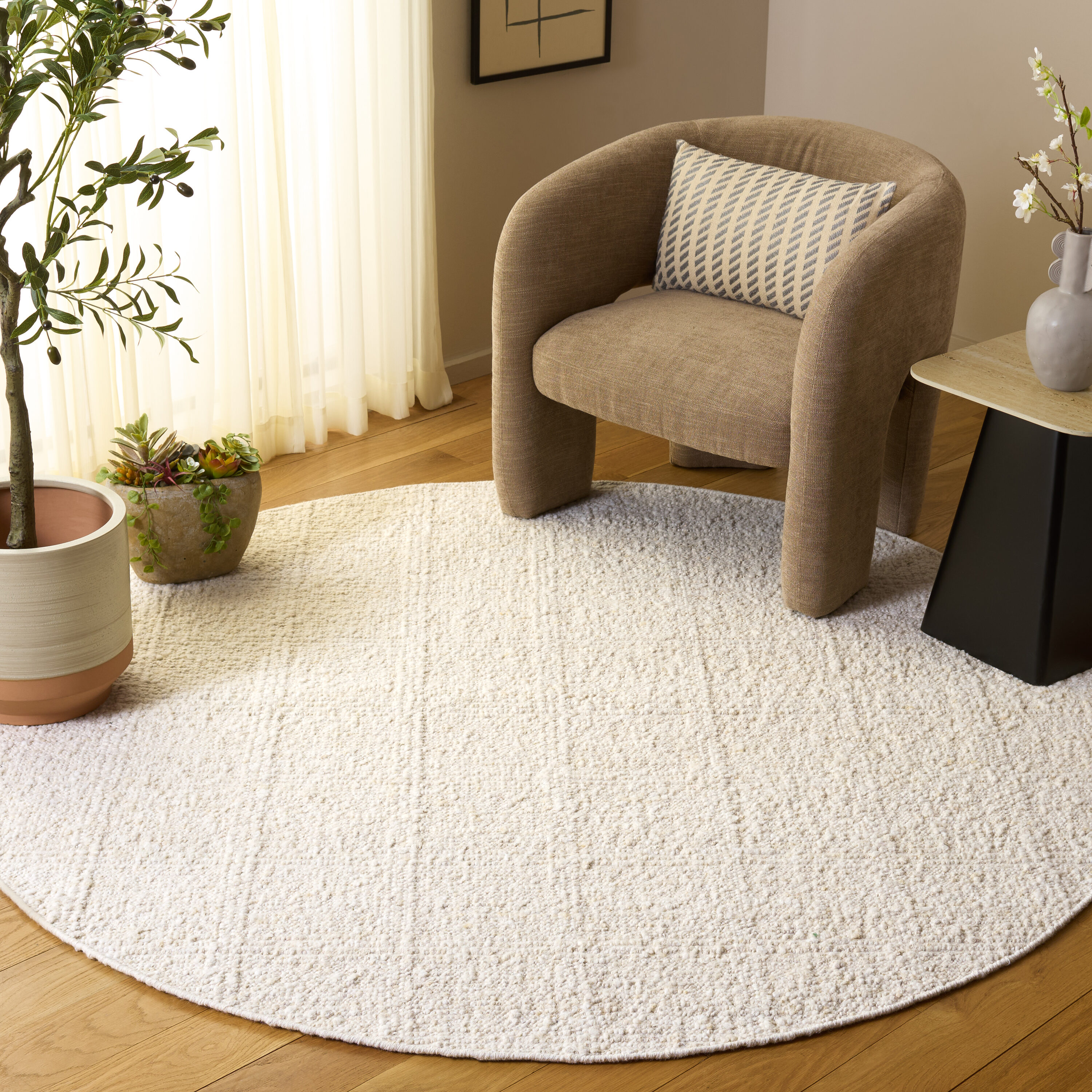 Safavieh MAN679A-6R rugs - View #2