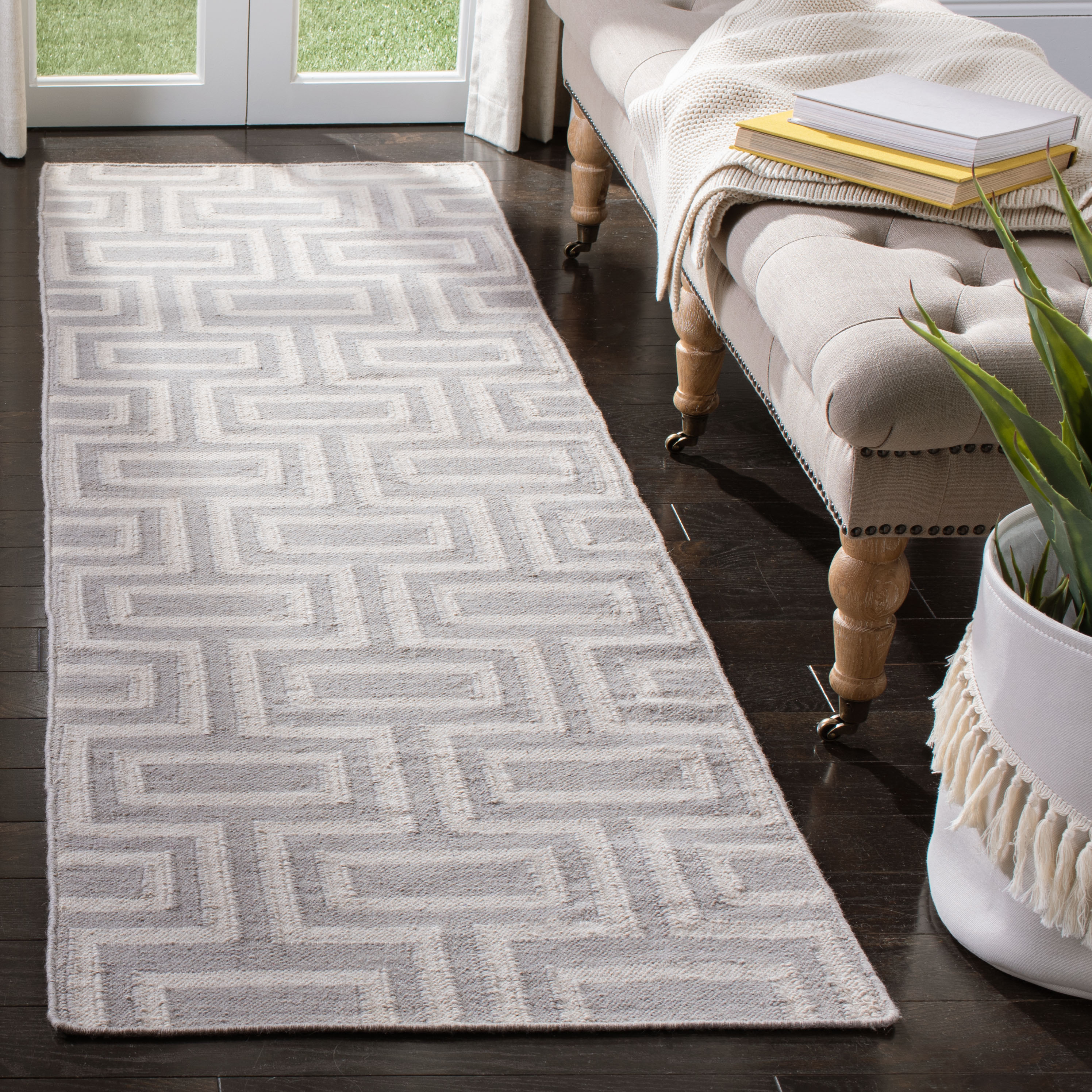 Safavieh DHU562B-28 Dhurries Murate 3 x 8 (ft) Wool Gray/Ivory Rectangular Indoor Geometric Coastal Runner rug