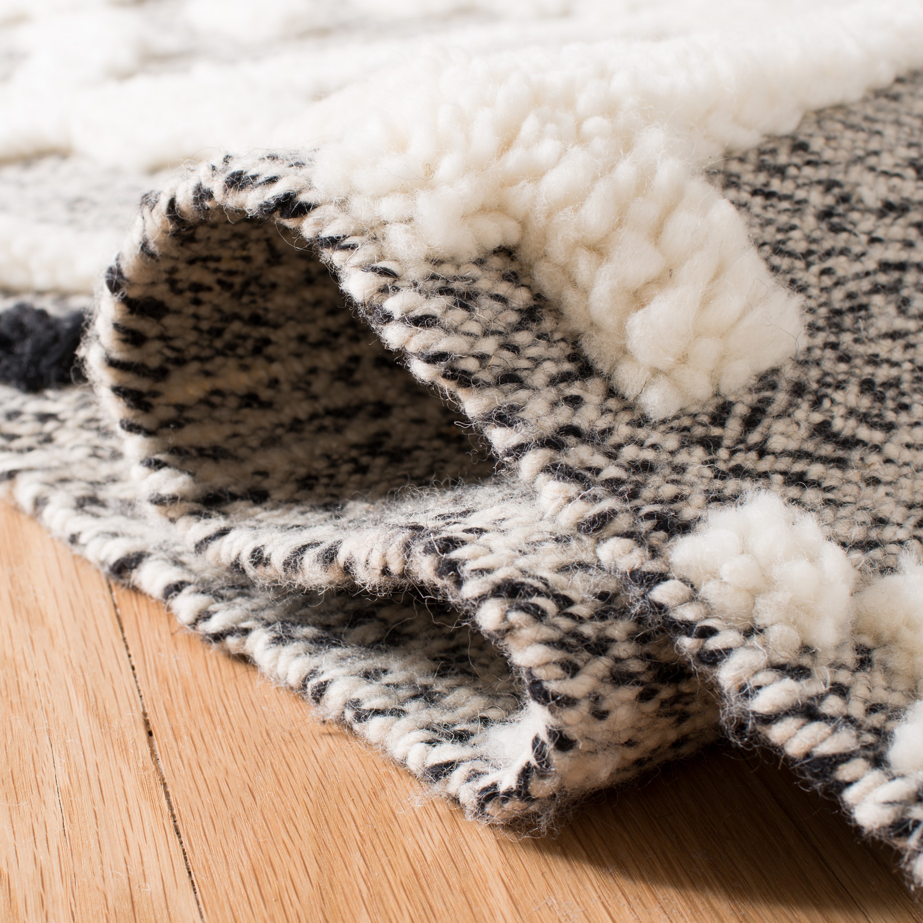 Casablanca Ivory and Black Wool 8' x 10' Hand-Knotted Shag Rug