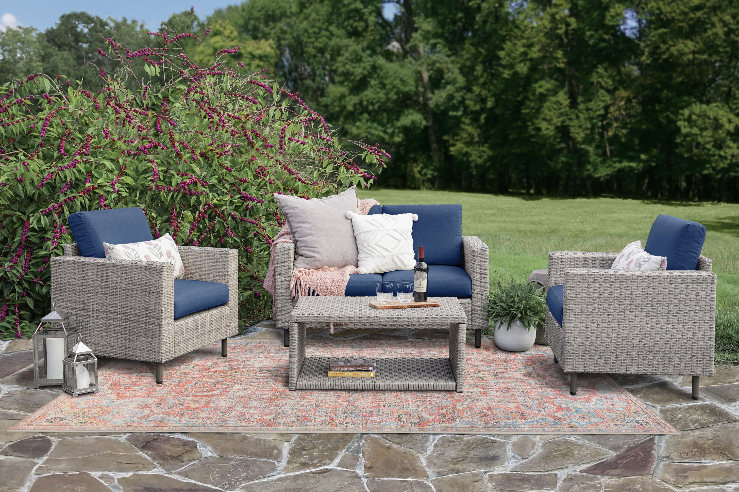 Leisure Made 460065-PEA Tybee 4 -Piece Wicker Patio Conversation Set with Blue Solartex Cushions