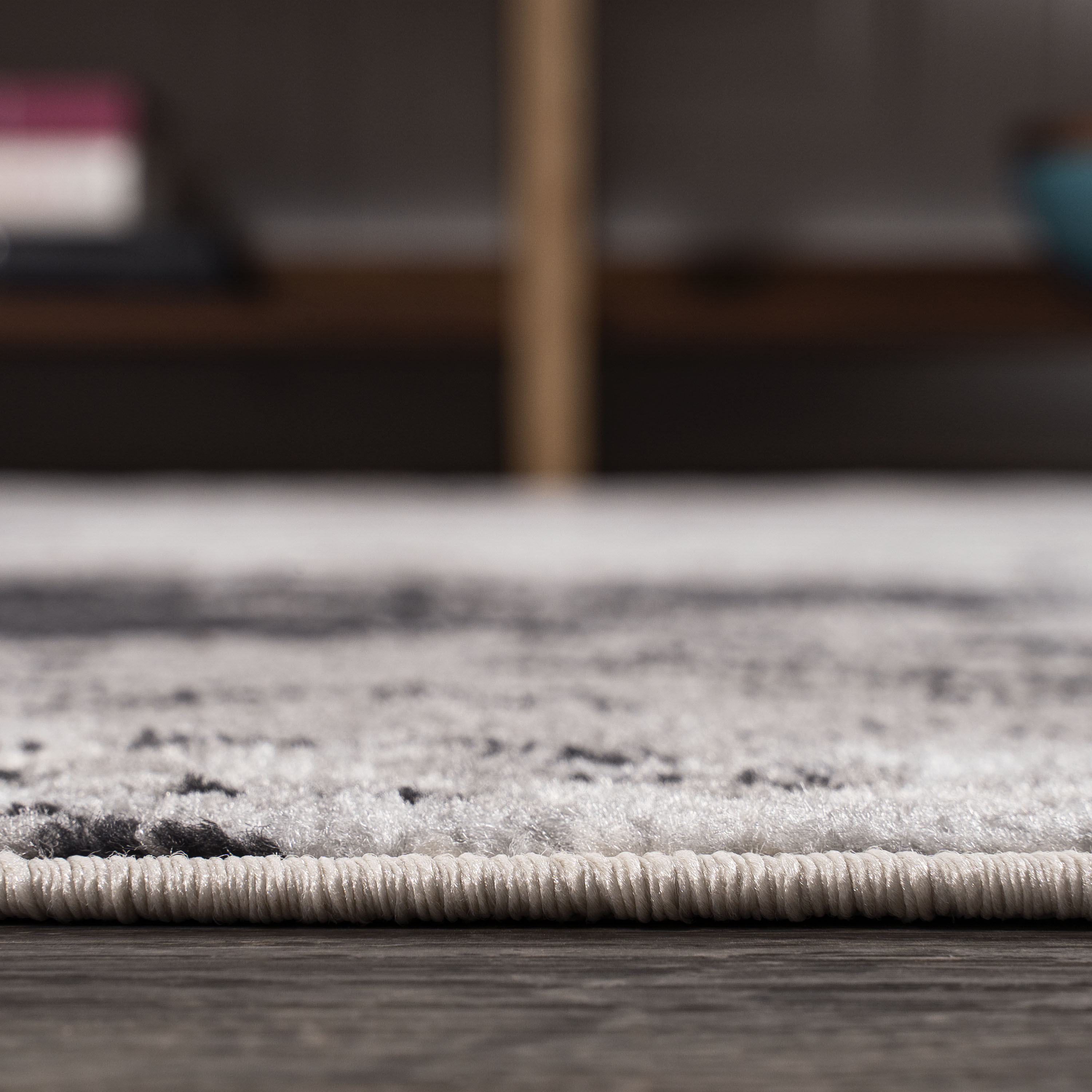 Storm Gray/Cream Abstract Synthetic 4' x 6' Easy Care Rug