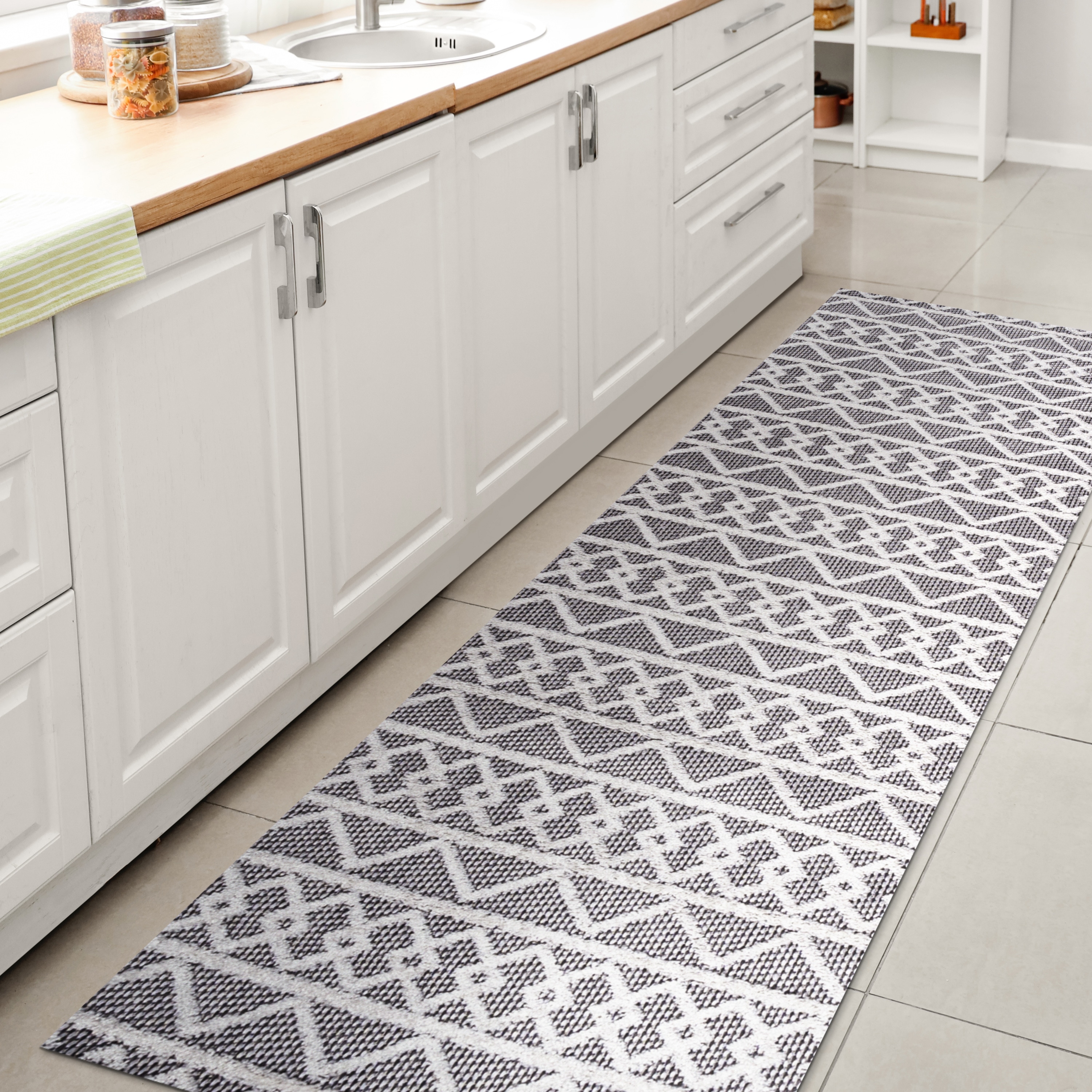 JONATHAN  Y SBH104A-210 South Beach Aylan High-Low 2 x 10 (ft) Loomed Polypropylene Black/Ivory Rectangular Indoor/Outdoor Geometric Bohemian/Eclectic Runner rug
