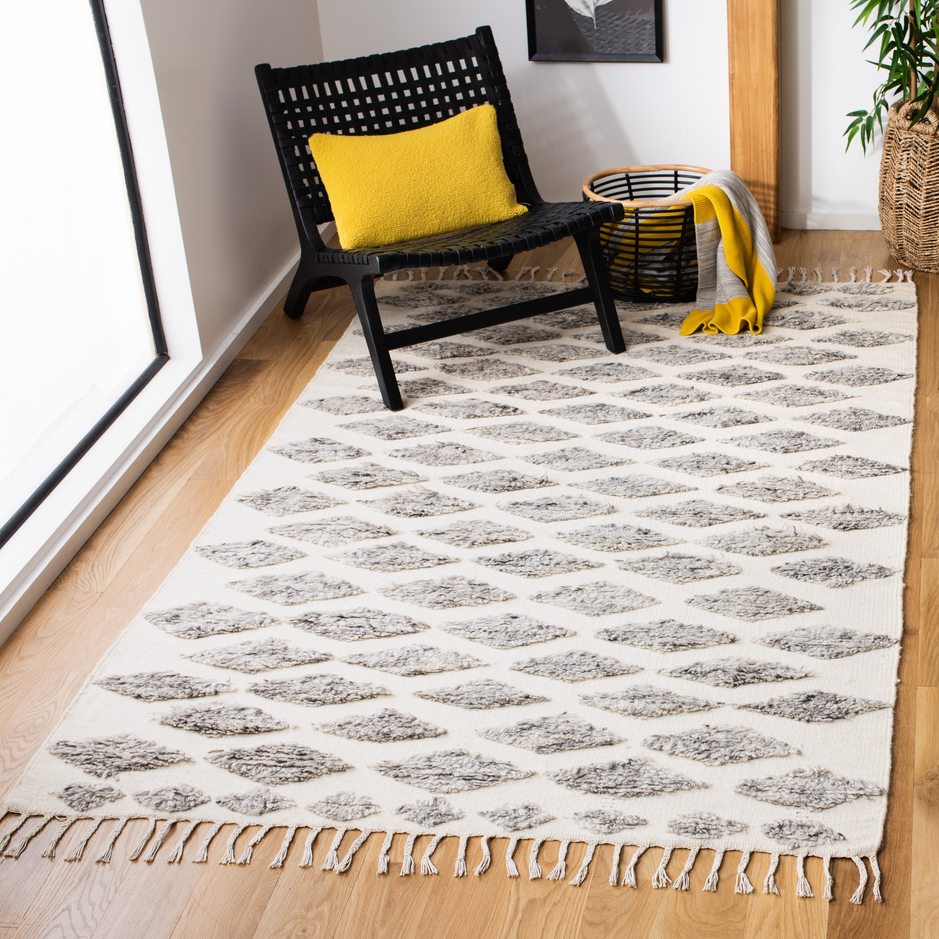 Safavieh CSB558F-4 Casablanca Nassjo 4 x 6 (ft) Wool Gray/Beige Rectangular Indoor Geometric Moroccan Area rug
