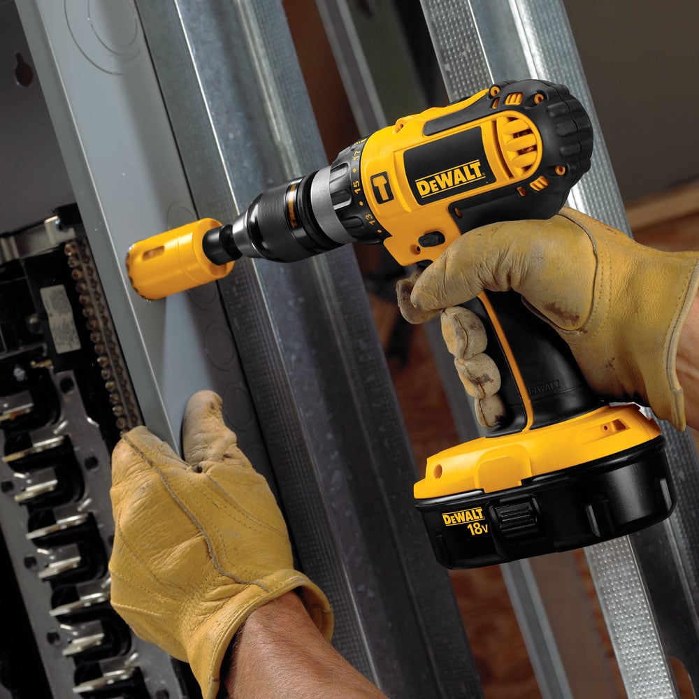 Exactitud Privilegio Franco DEWALT 1/2-in 18-Volt Variable Speed Hammer Drill (2-Batteries Included) in  the Hammer Drills department at Lowes.com