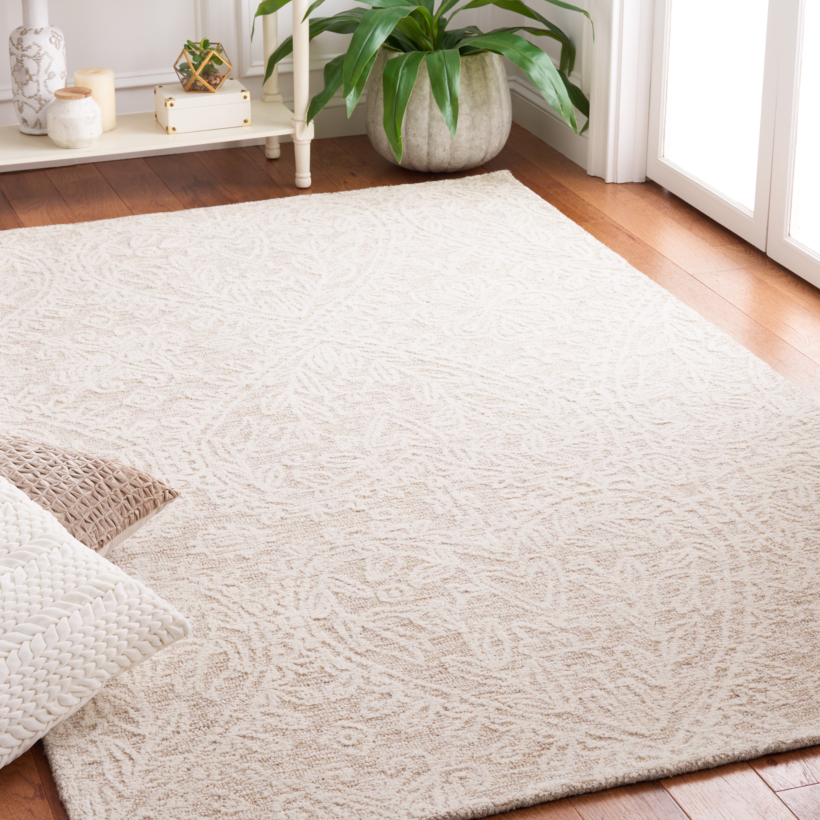  Metro 887 Beige/Ivory Traditional 4ft x 6ft Small Rectangle Rug