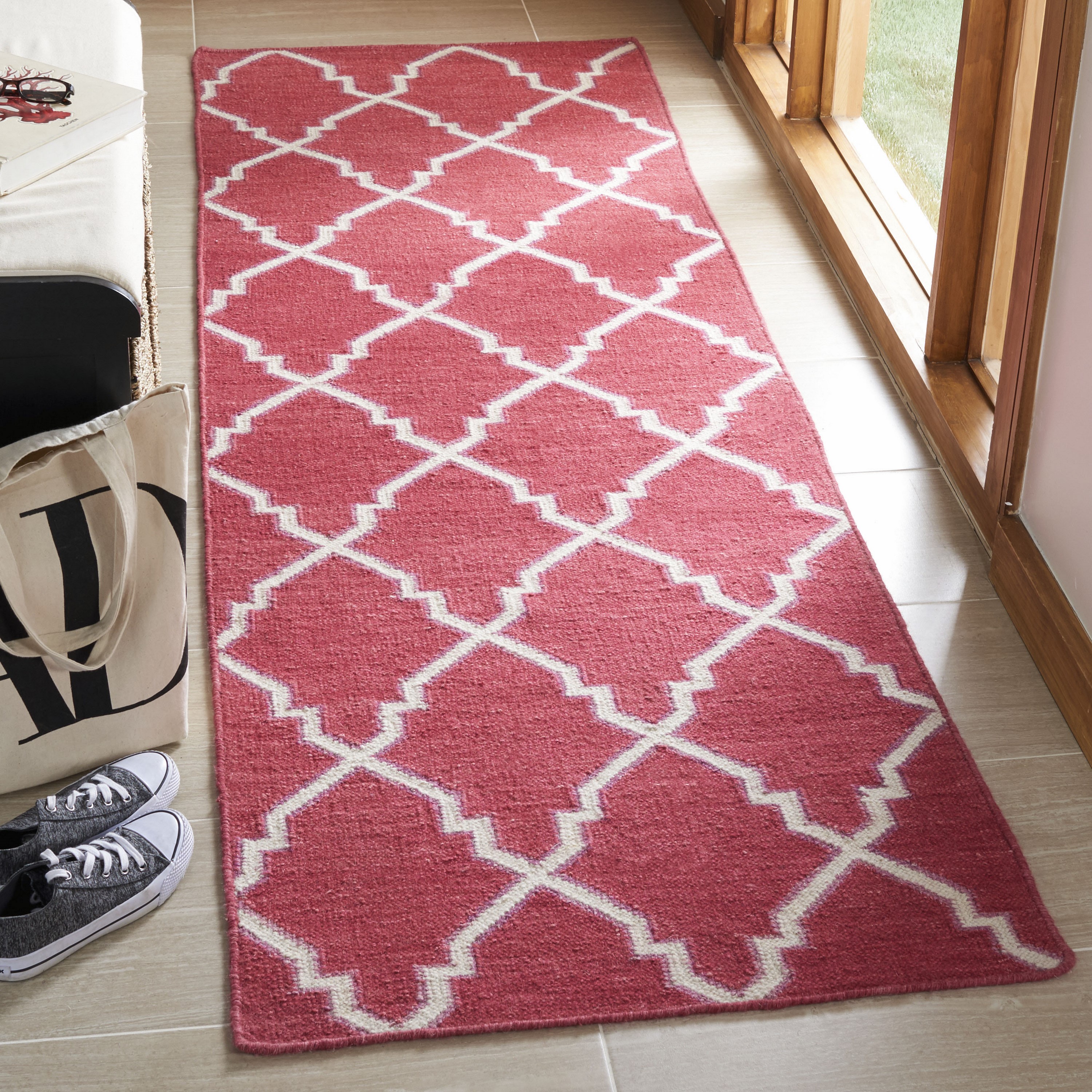 Safavieh DHU564A-210 Dhurries Redivy 2 x 10 (ft) Wool Red/Ivory Rectangular Indoor Trellis Southwestern Runner rug