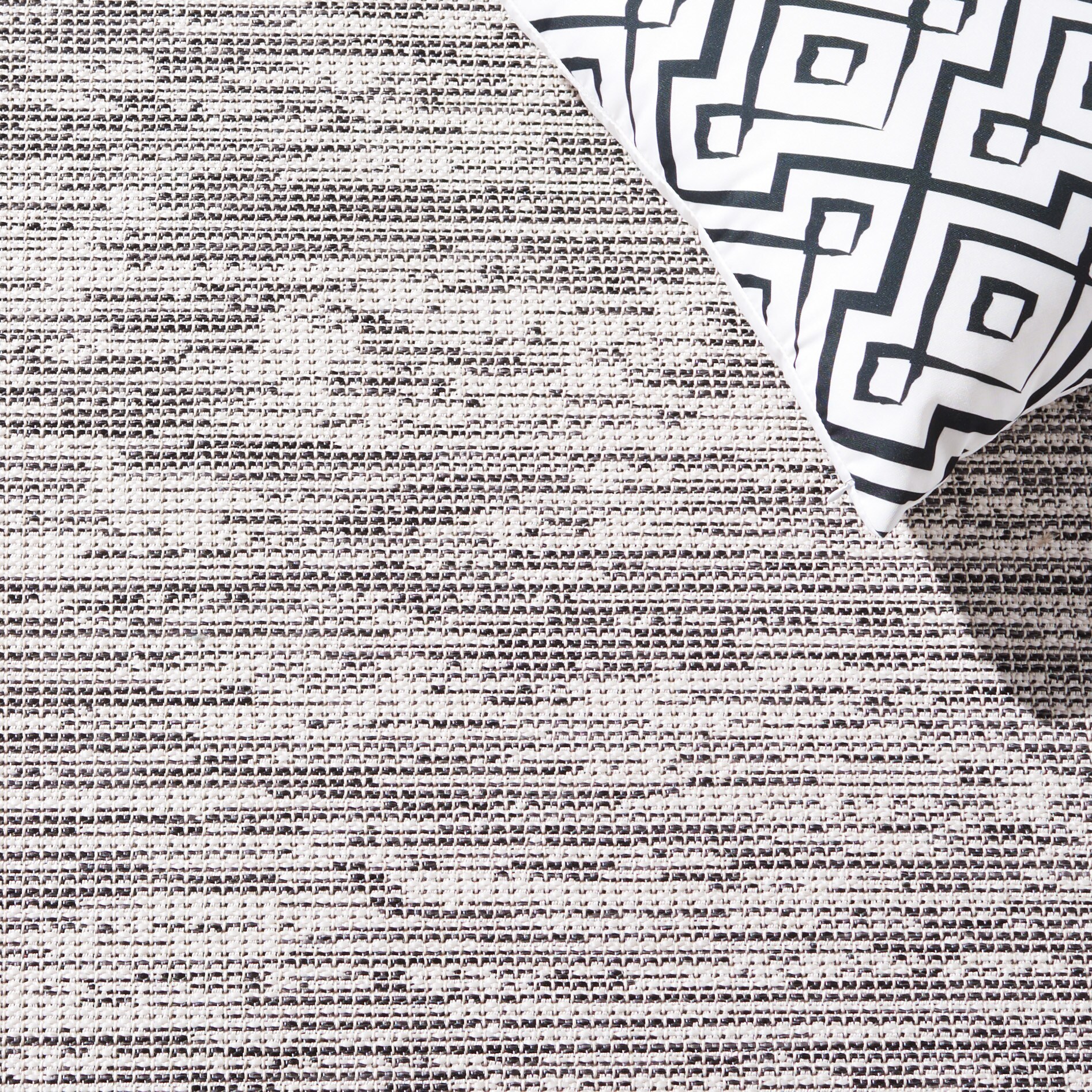 Safavieh HTN238Z-7SQ rugs - View #5