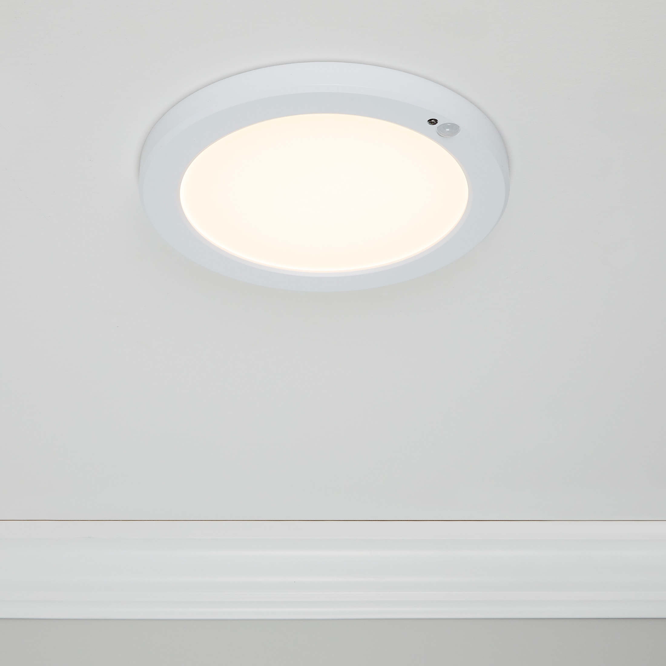 Maxxima 6 in. 1-Light White Motion Sensor Integrated LED Flush