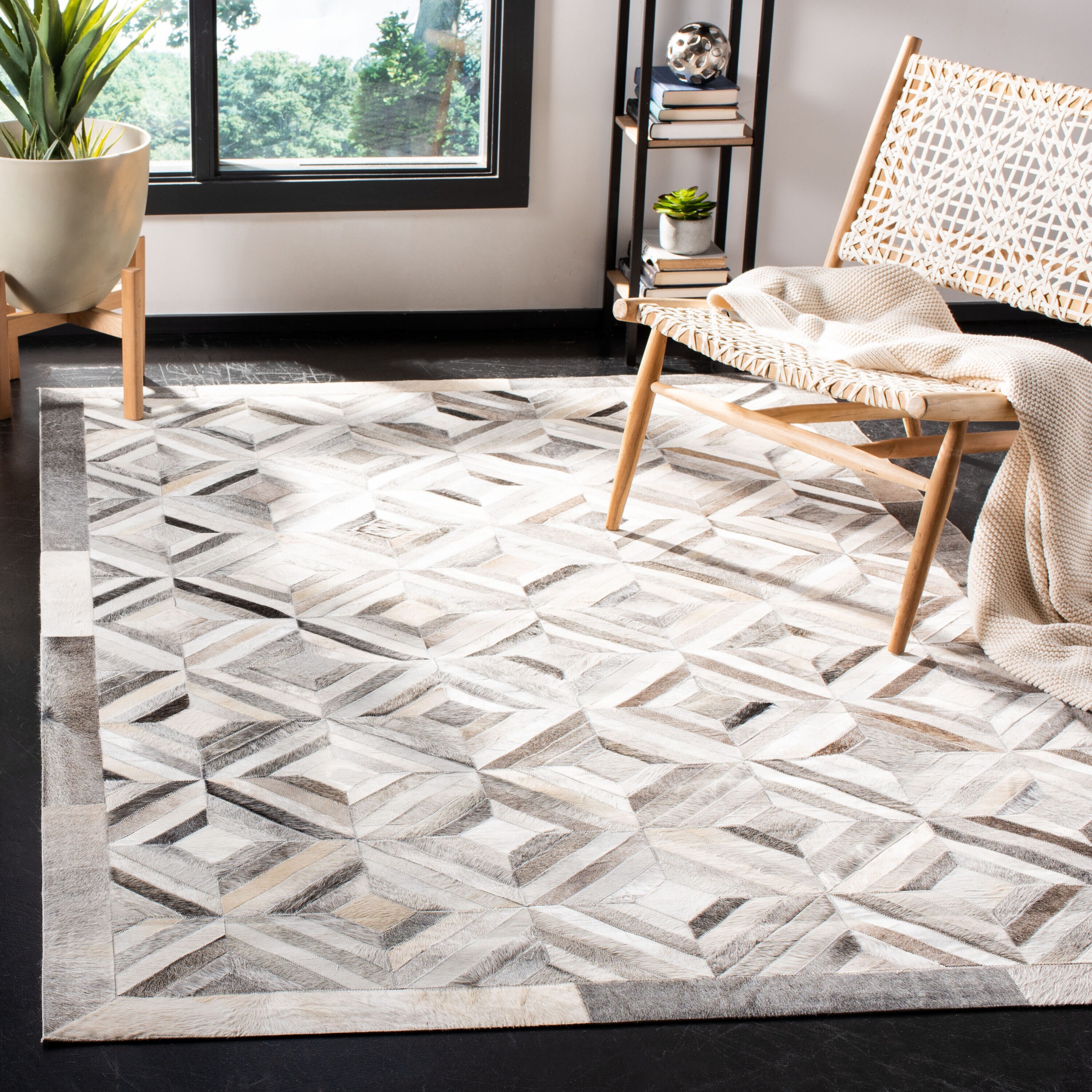 Safavieh Studio Leather 5 x 8 (ft) Knotted Leather Gray Rectangular Indoor Geometric Mid-Century Modern Professionally Clean Only Area rug
