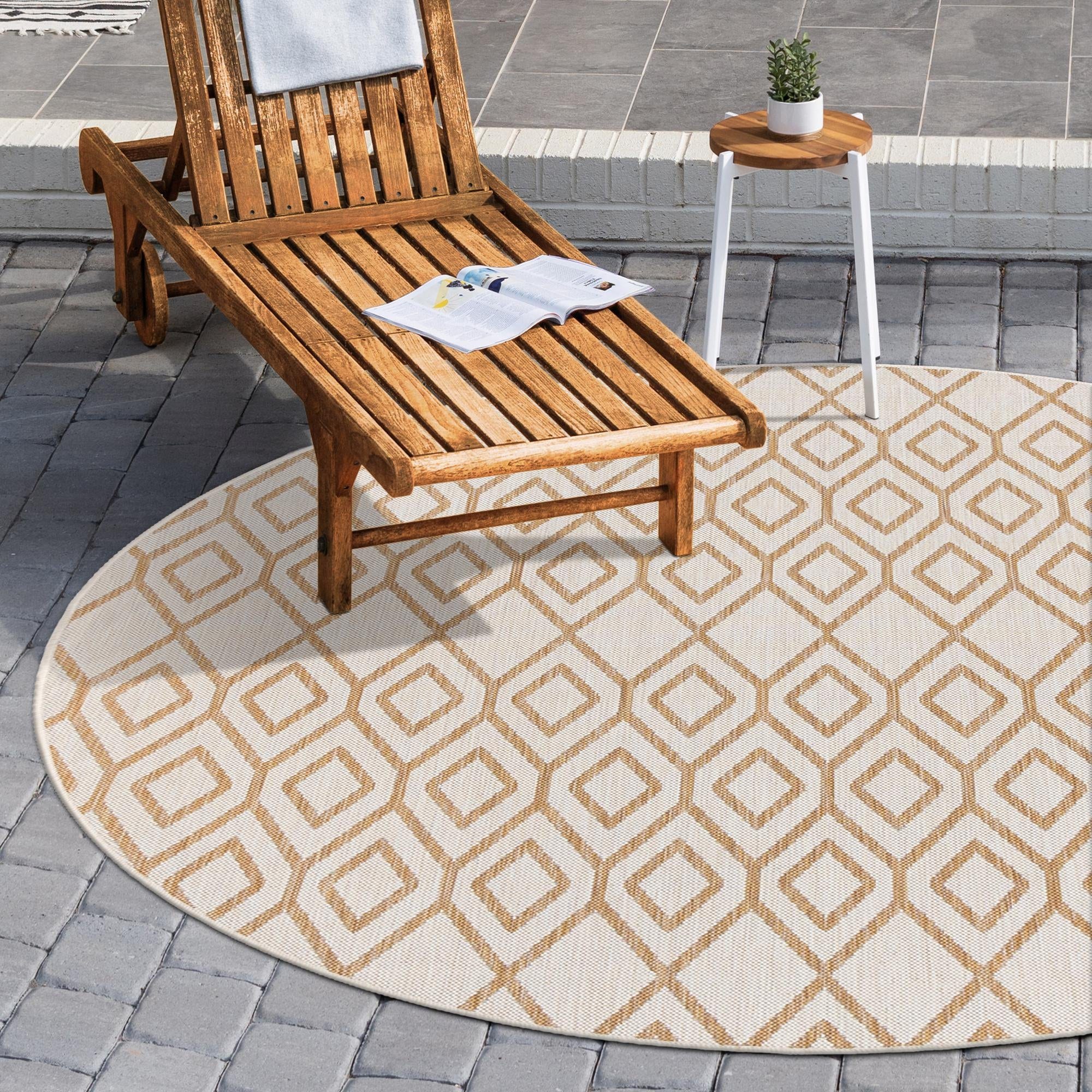 Unique Loom 3152316 Jill Zarin Outdoor 4 x 4 (ft) Loomed Polypropylene Beige Round Indoor/Outdoor Trellis Area rug